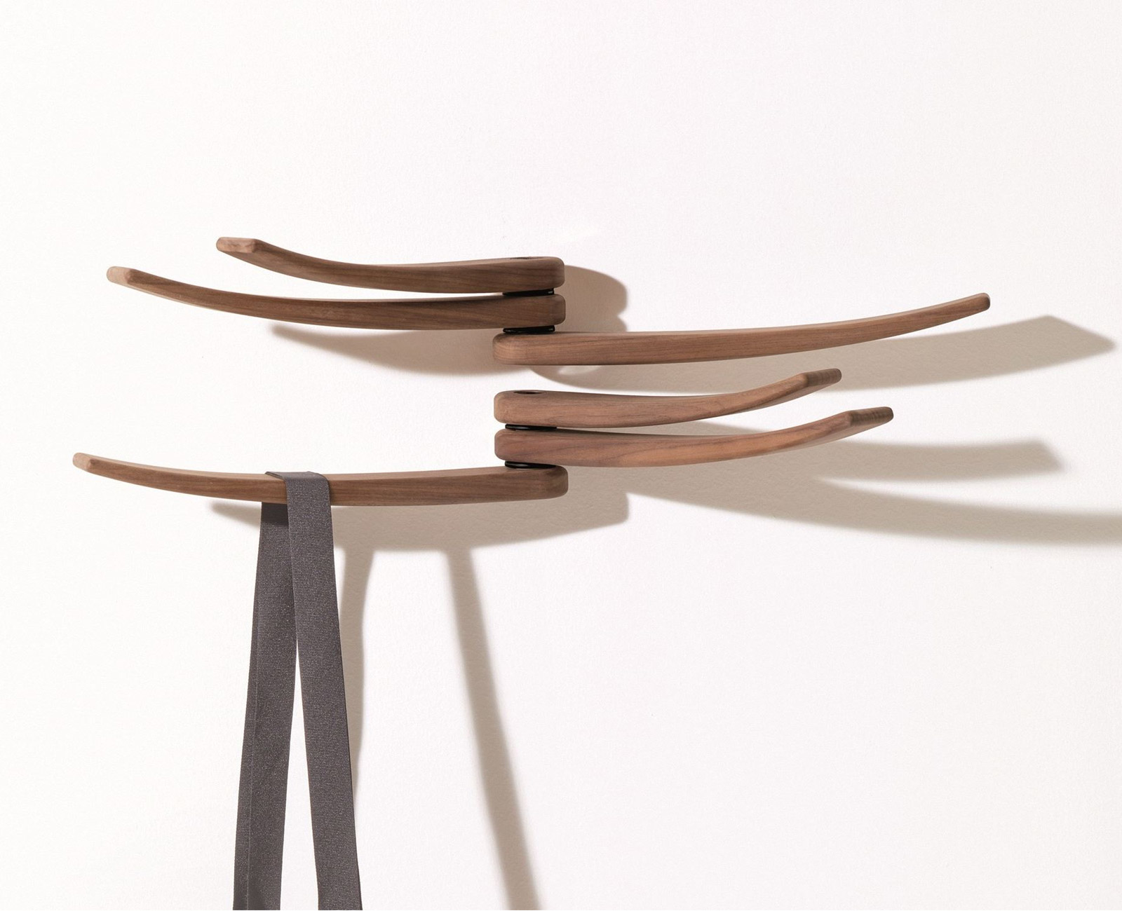 开云（中国） - 附件|衣帽架|办公家具|设计师家具|Wing 墙挂衣架