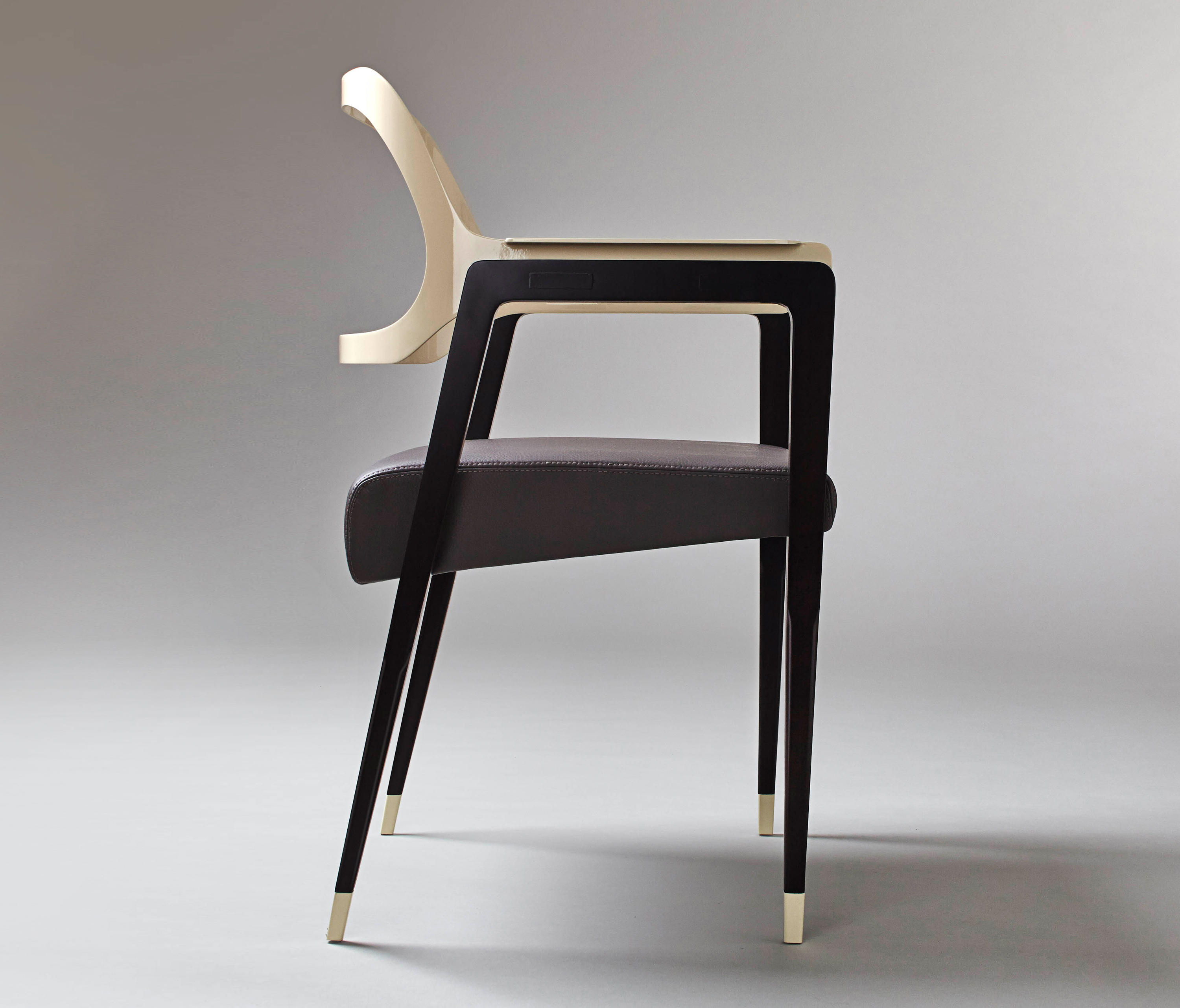 开云（中国） - 坐具|餐椅|办公家具|设计师家具|卡尔顿餐椅