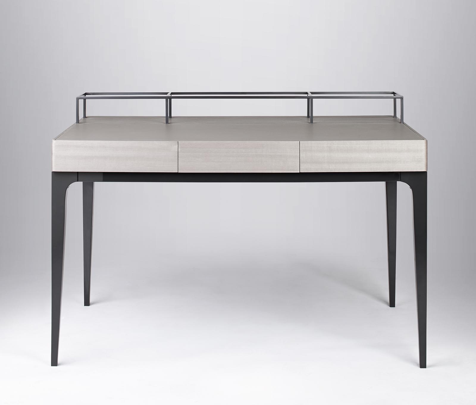 [开云（中国） - 桌几|办公桌|办公家具|设计师家具|海明威书桌]