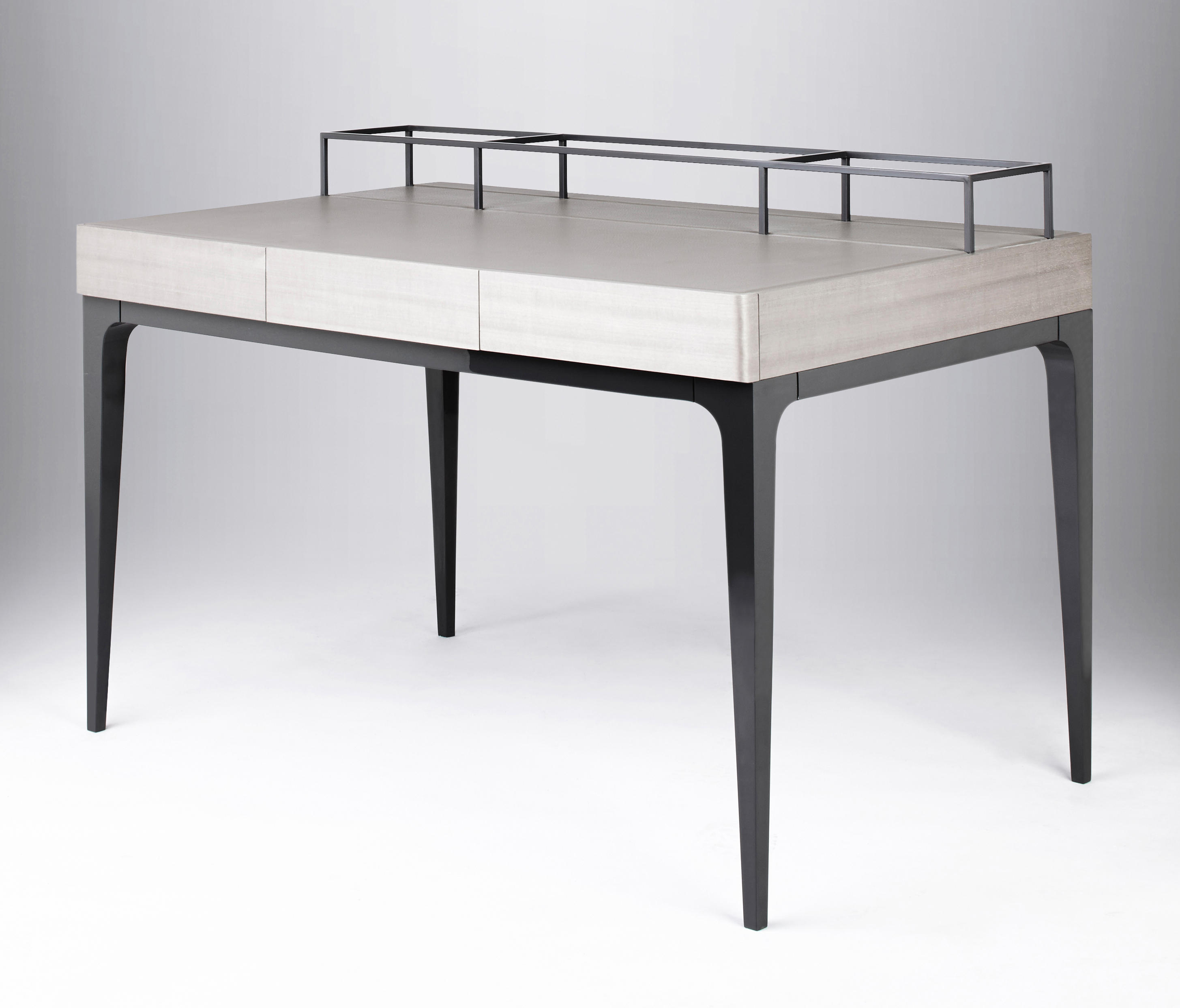 开云（中国） - 桌几|办公桌|办公家具|设计师家具|海明威书桌