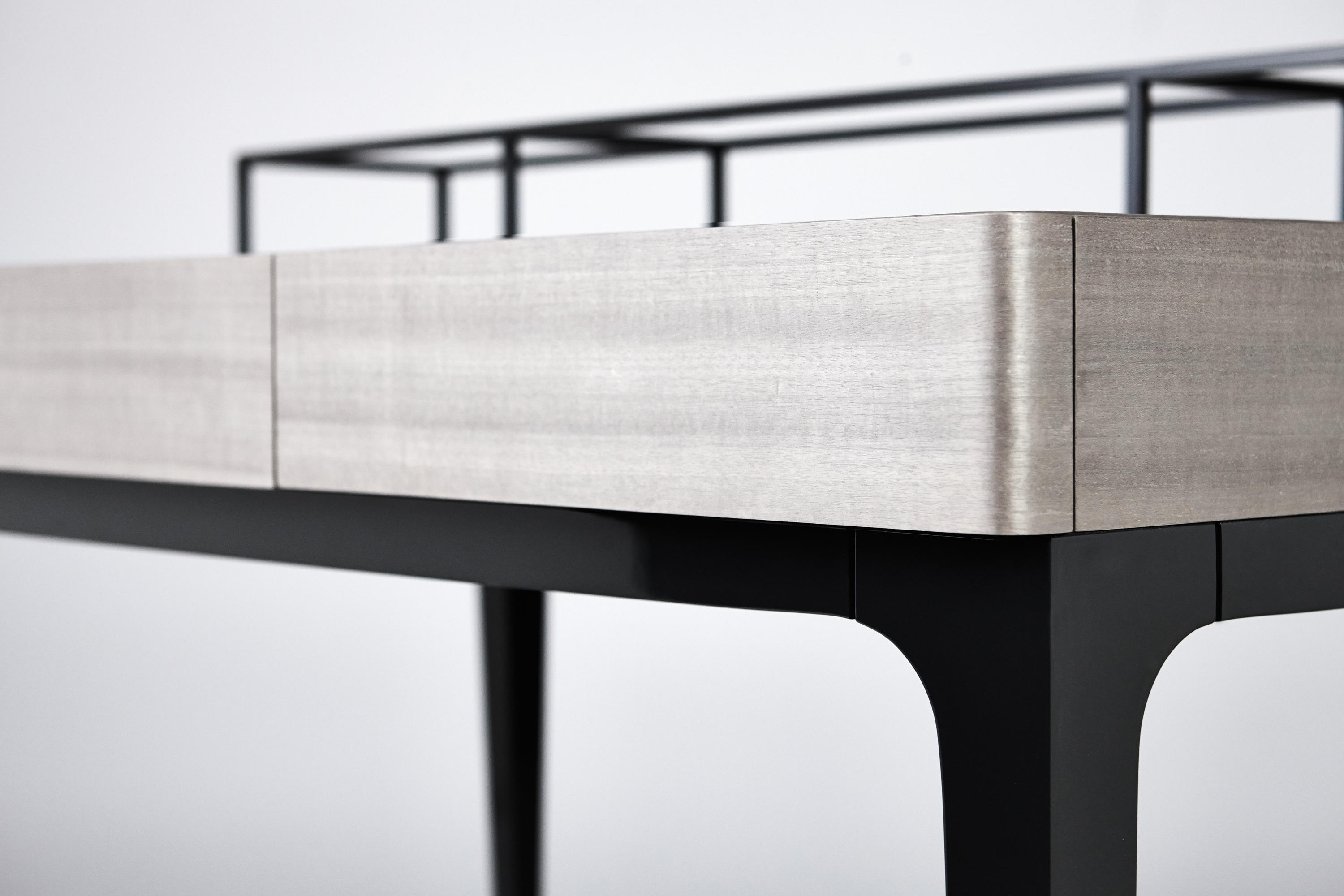 开云（中国） - 桌几|办公桌|办公家具|设计师家具|海明威书桌