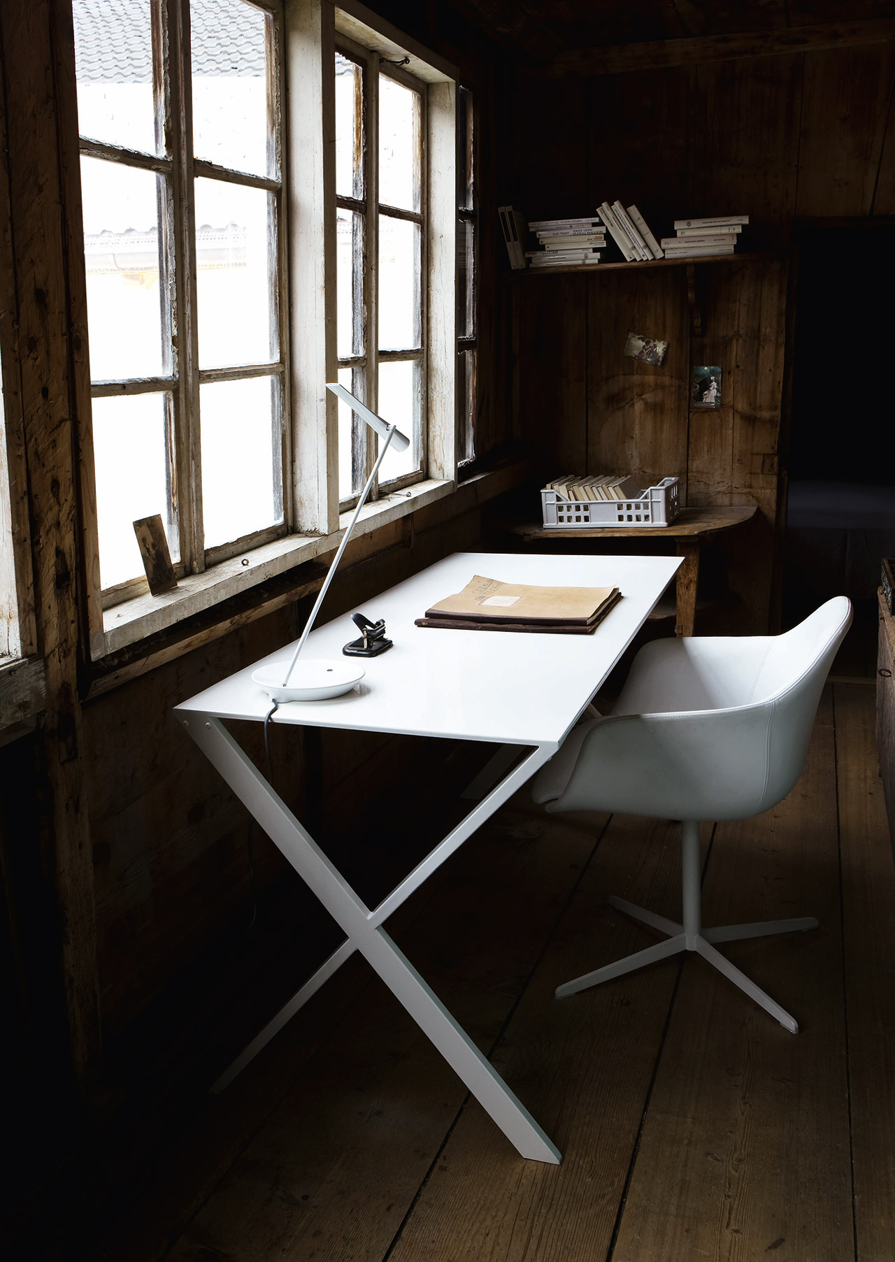 开云（中国） - 桌几|办公桌|办公家具|设计师家具|Bambi