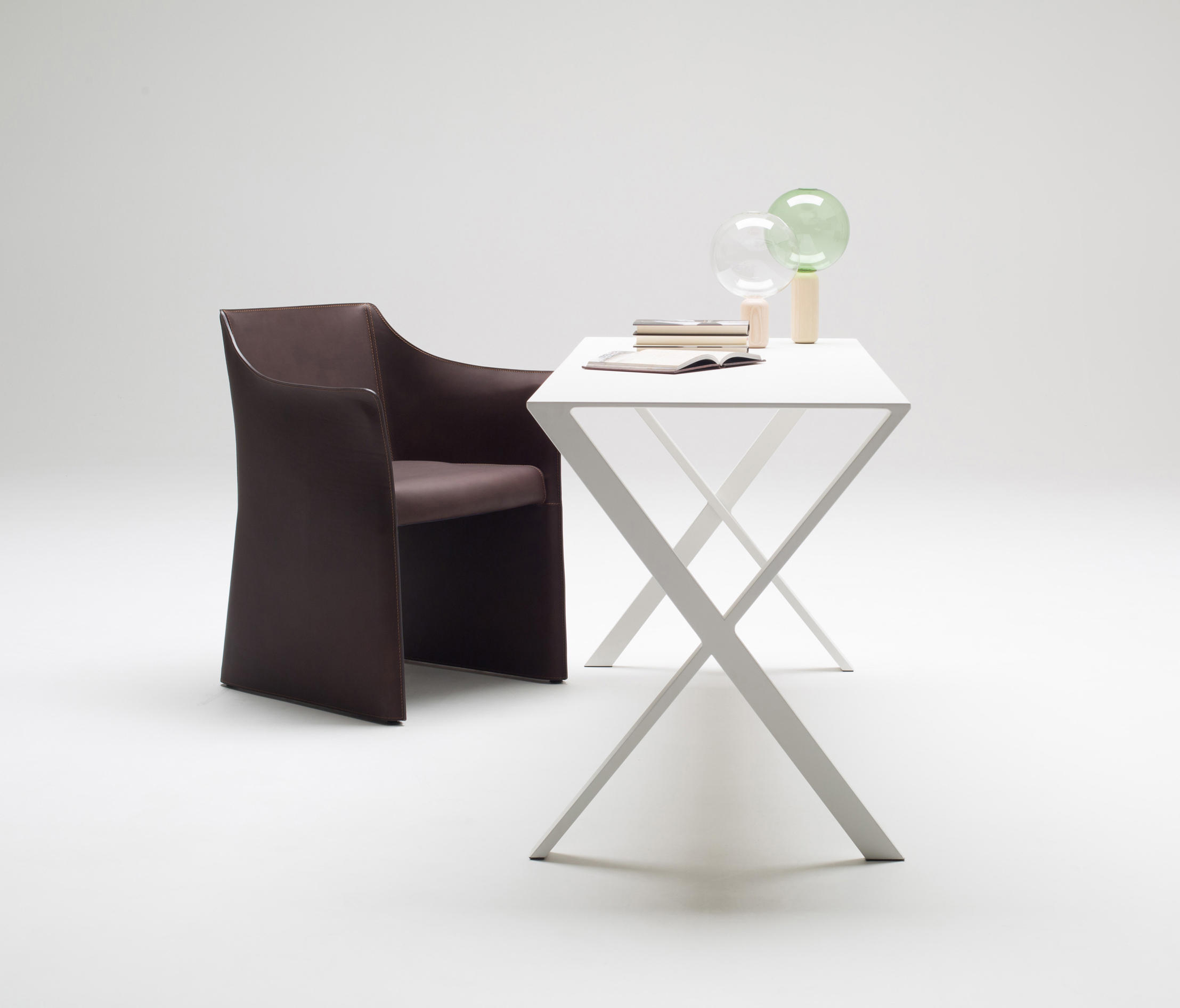 开云（中国） - 坐具|餐椅|办公家具|设计师家具|Cap餐椅