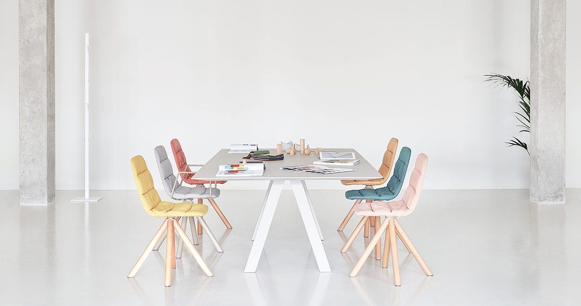 开云（中国） - 桌几|餐桌|办公家具|设计师家具|TRESTLE 桌子