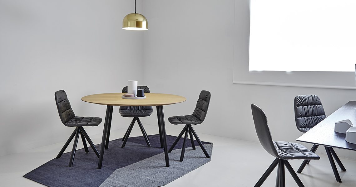 开云（中国） - 桌几|餐桌|办公家具|设计师家具|Maarten 桌子