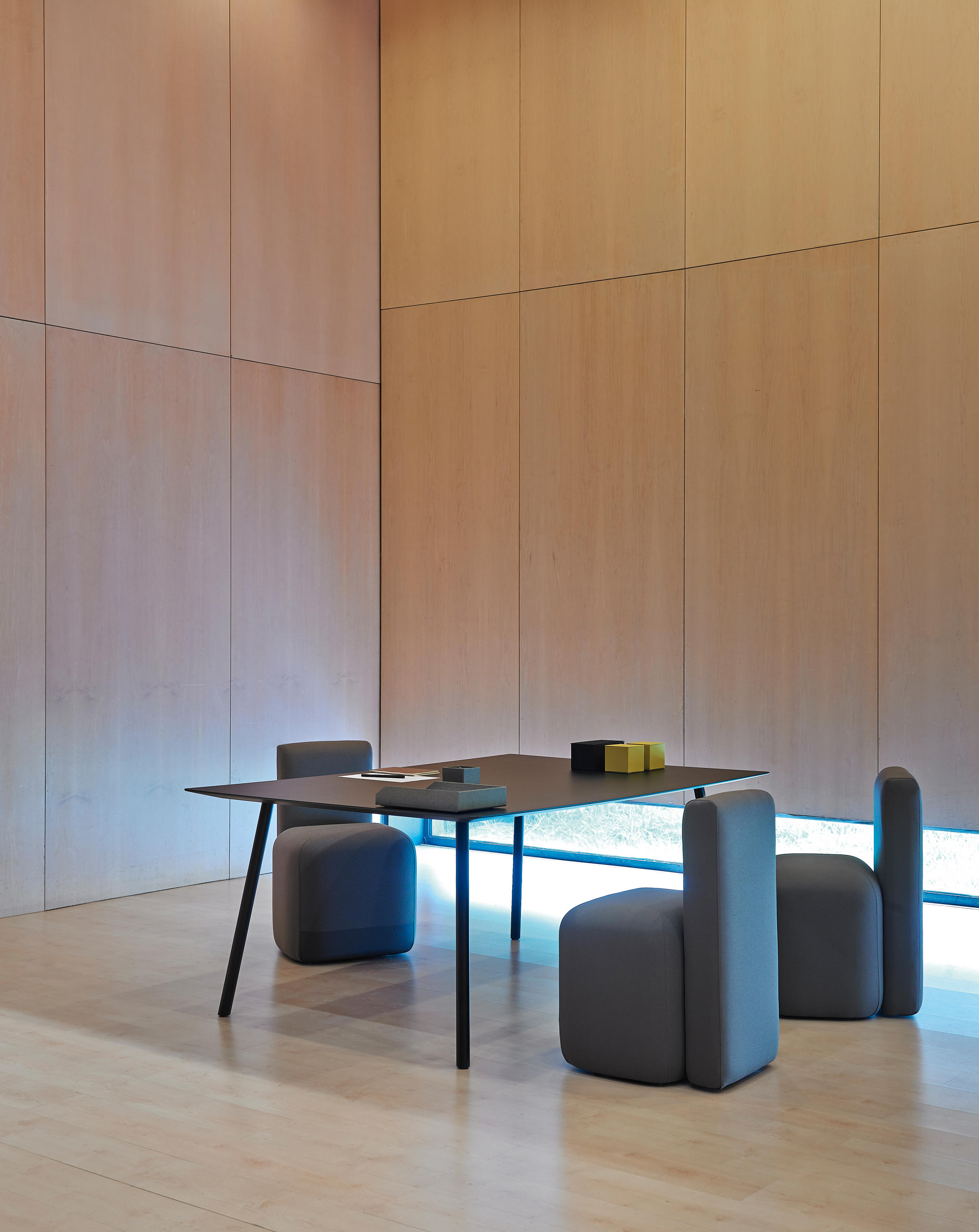 开云（中国） - 桌几|餐桌|办公家具|设计师家具|Maarten 桌子