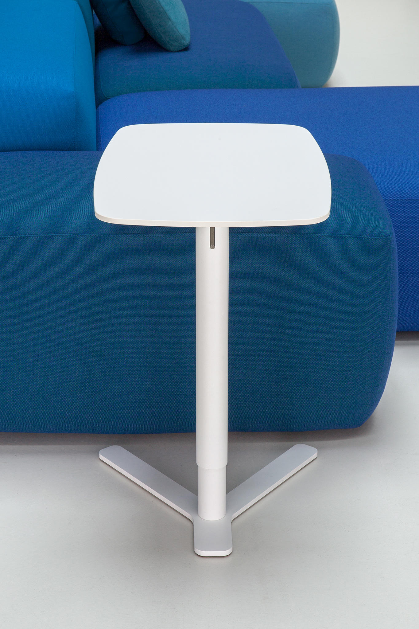 开云（中国） - 桌几|茶几/边几|办公家具|设计师家具|YO 茶几/边几