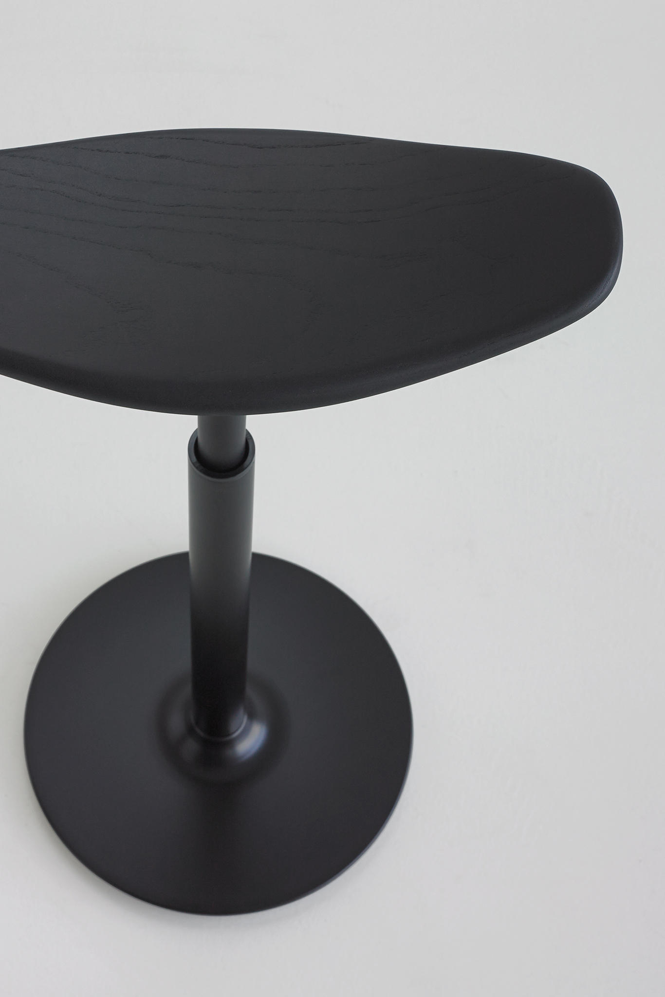 开云（中国） - 坐具|吧椅/凳子|办公家具|设计师家具|RYO 凳/吧椅