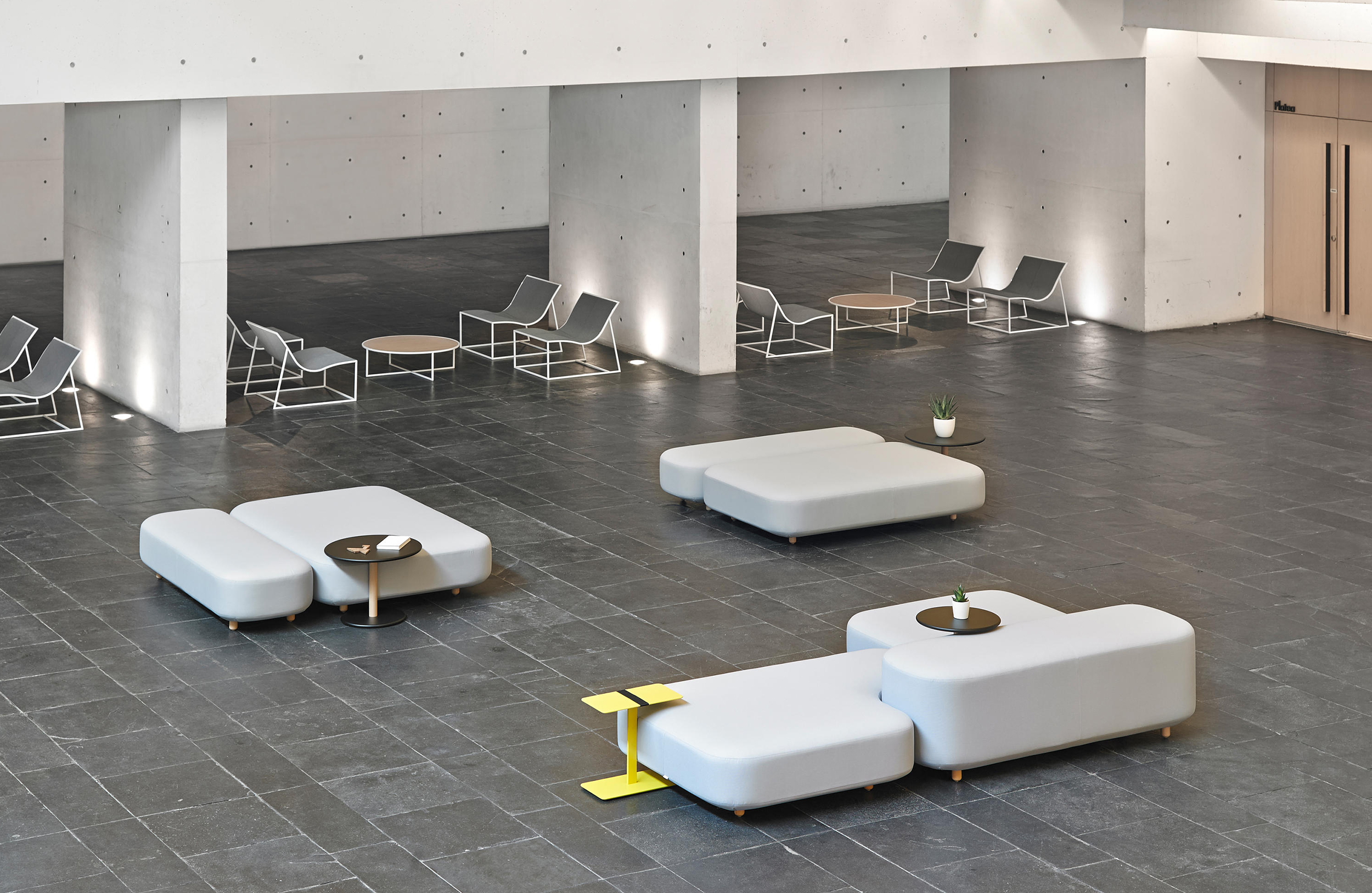 开云（中国） - 桌几|茶几/边几|办公家具|设计师家具|Common 茶几/角几