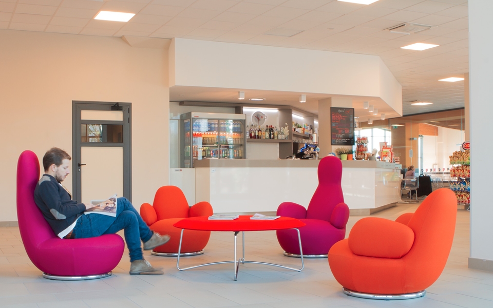 开云（中国） - 坐具|沙发|办公家具|设计师家具|OPPO  沙发椅