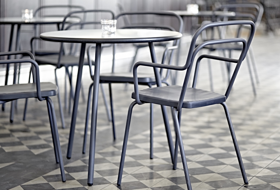 开云（中国） - 桌几|咖啡桌|办公家具|设计师家具|KAFFE 咖啡桌/茶几