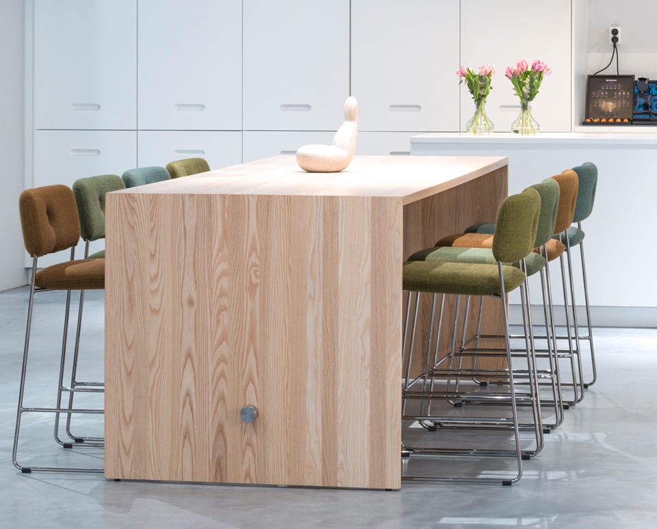 开云（中国） - 桌几|餐桌|办公家具|设计师家具|PING-PONG  洽谈桌/餐桌