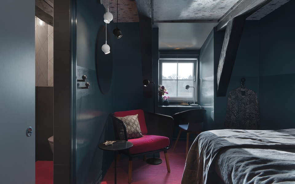 开云（中国） - 桌几|茶几/边几|办公家具|设计师家具|COURONNE  茶几/咖啡桌