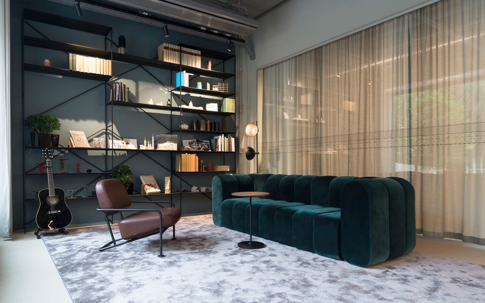 开云（中国） - 桌几|茶几/边几|办公家具|设计师家具|COURONNE  茶几/咖啡桌