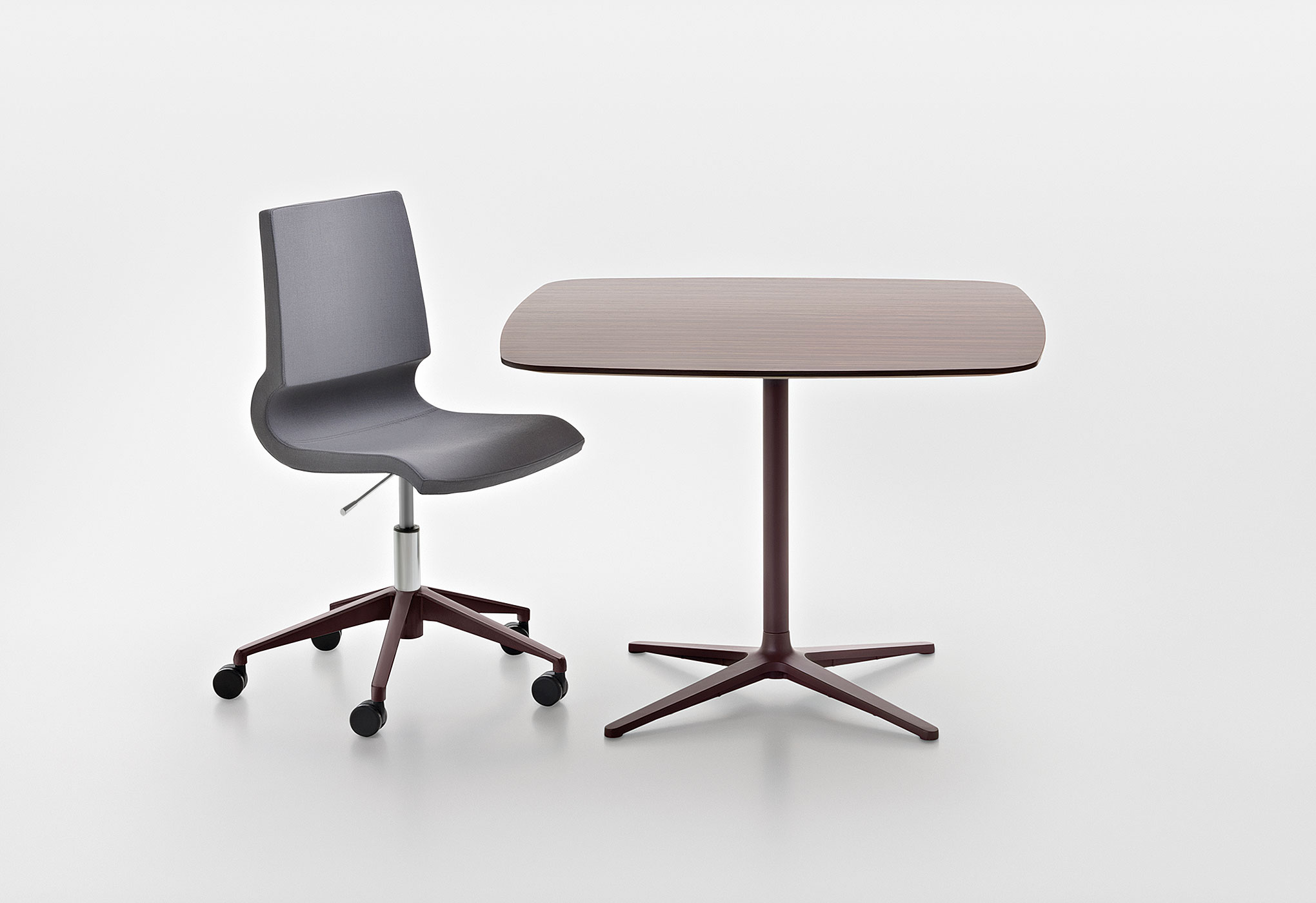 开云（中国） - 坐具|休闲椅|办公家具|设计师家具|Ricciolina 洽谈椅/办公椅