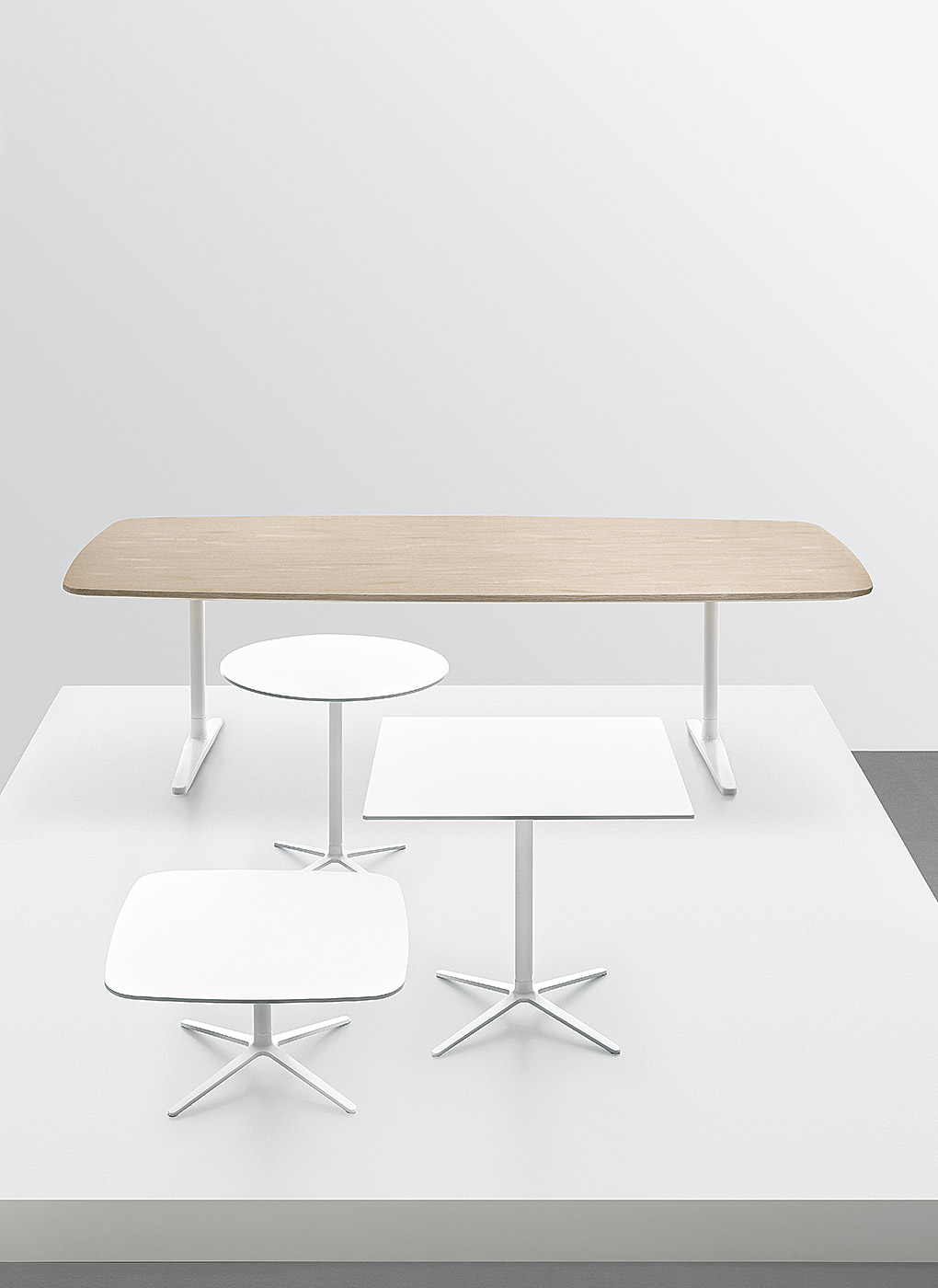 开云（中国） - 桌几|茶几/边几|办公家具|设计师家具|Plato 洽谈桌/咖啡桌