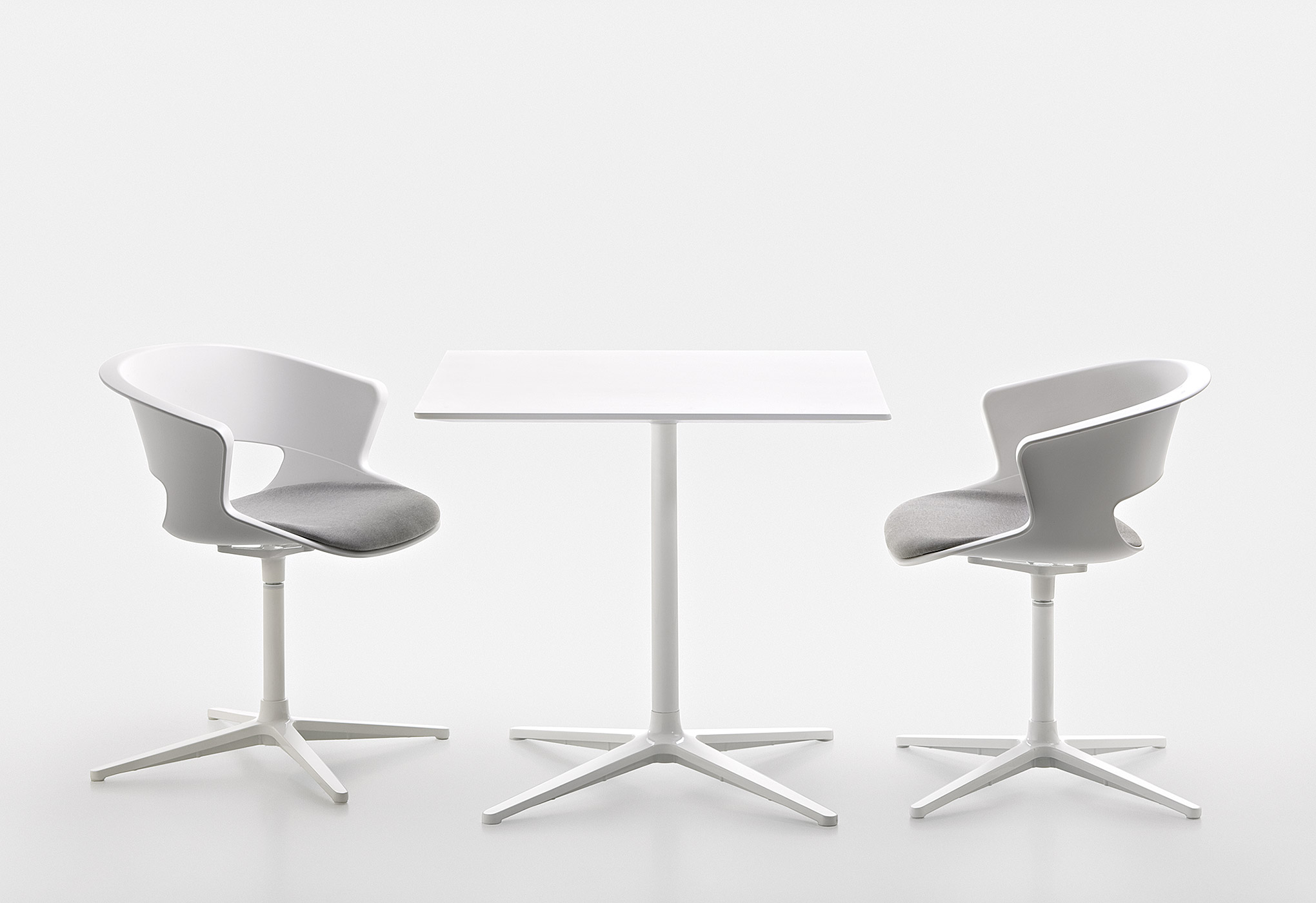 开云（中国） - 桌几|茶几/边几|办公家具|设计师家具|Plato 洽谈桌/咖啡桌