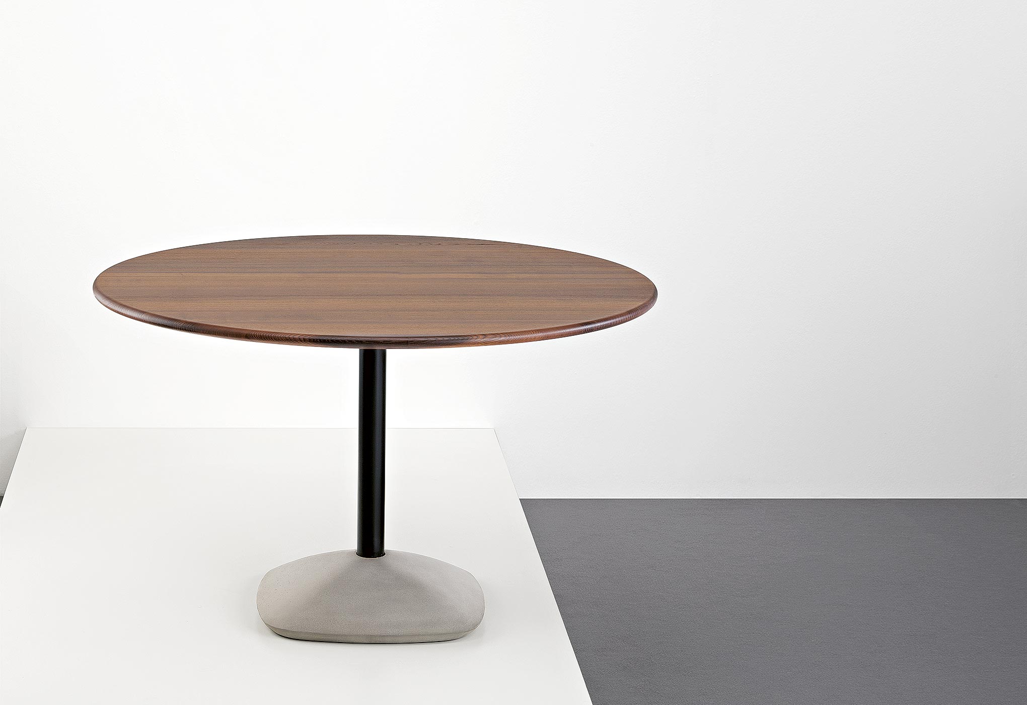 开云（中国） - 桌几|茶几/边几|办公家具|设计师家具|Baba 咖啡桌/茶几