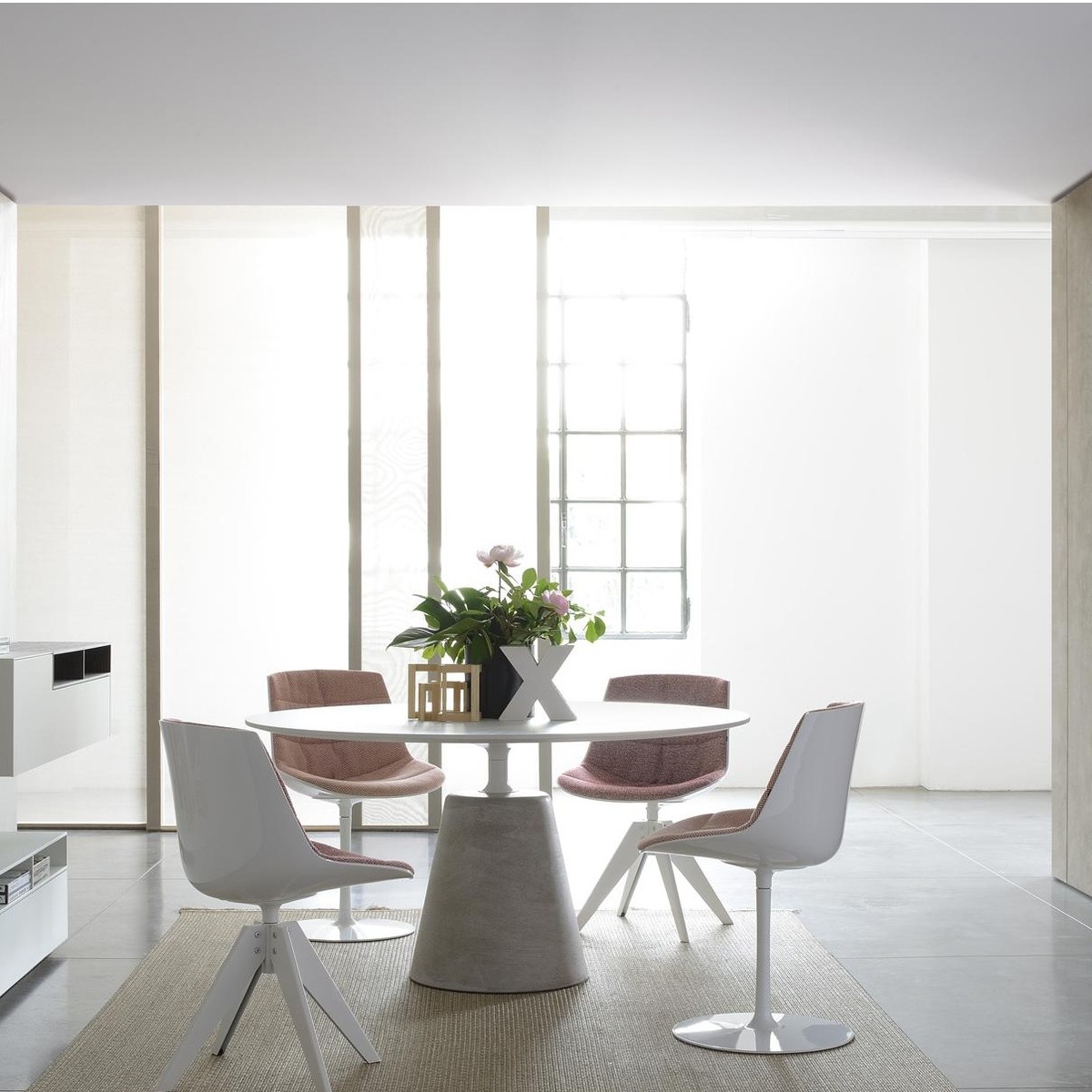 开云（中国） - 坐具|餐椅|办公家具|设计师家具|FLOW SLIM 洽谈椅/餐椅