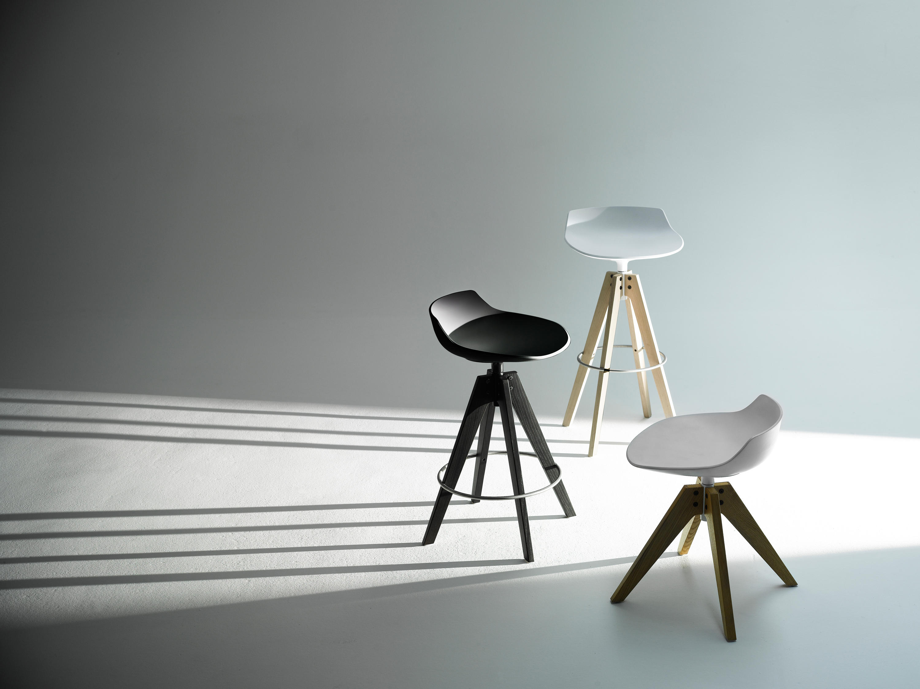 开云（中国） - 坐具|吧椅/凳子|办公家具|设计师家具|FLOW STOOL 吧椅