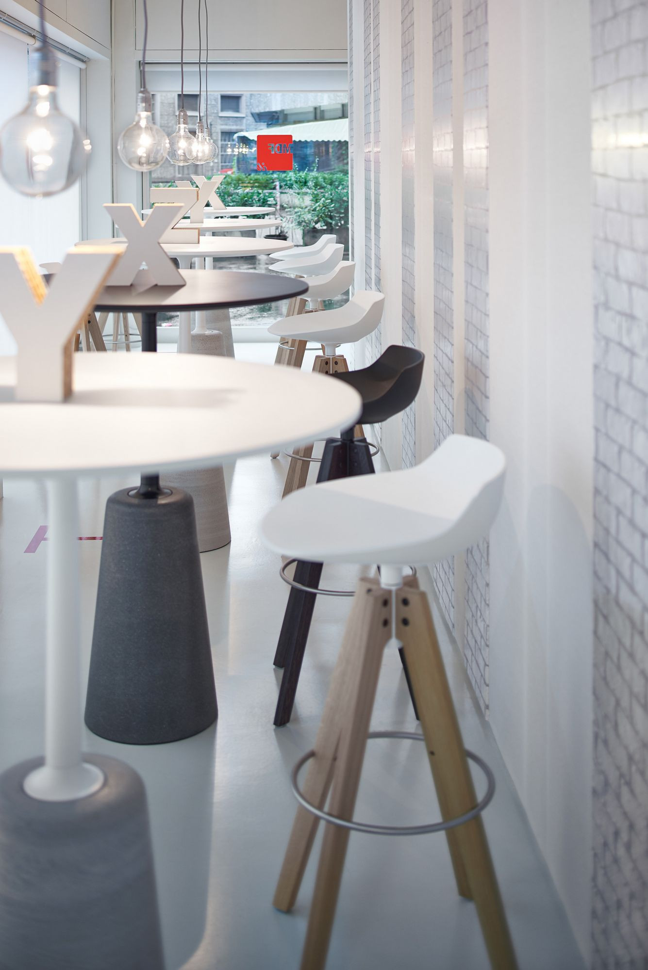 开云（中国） - 坐具|吧椅/凳子|办公家具|设计师家具|FLOW STOOL 吧椅