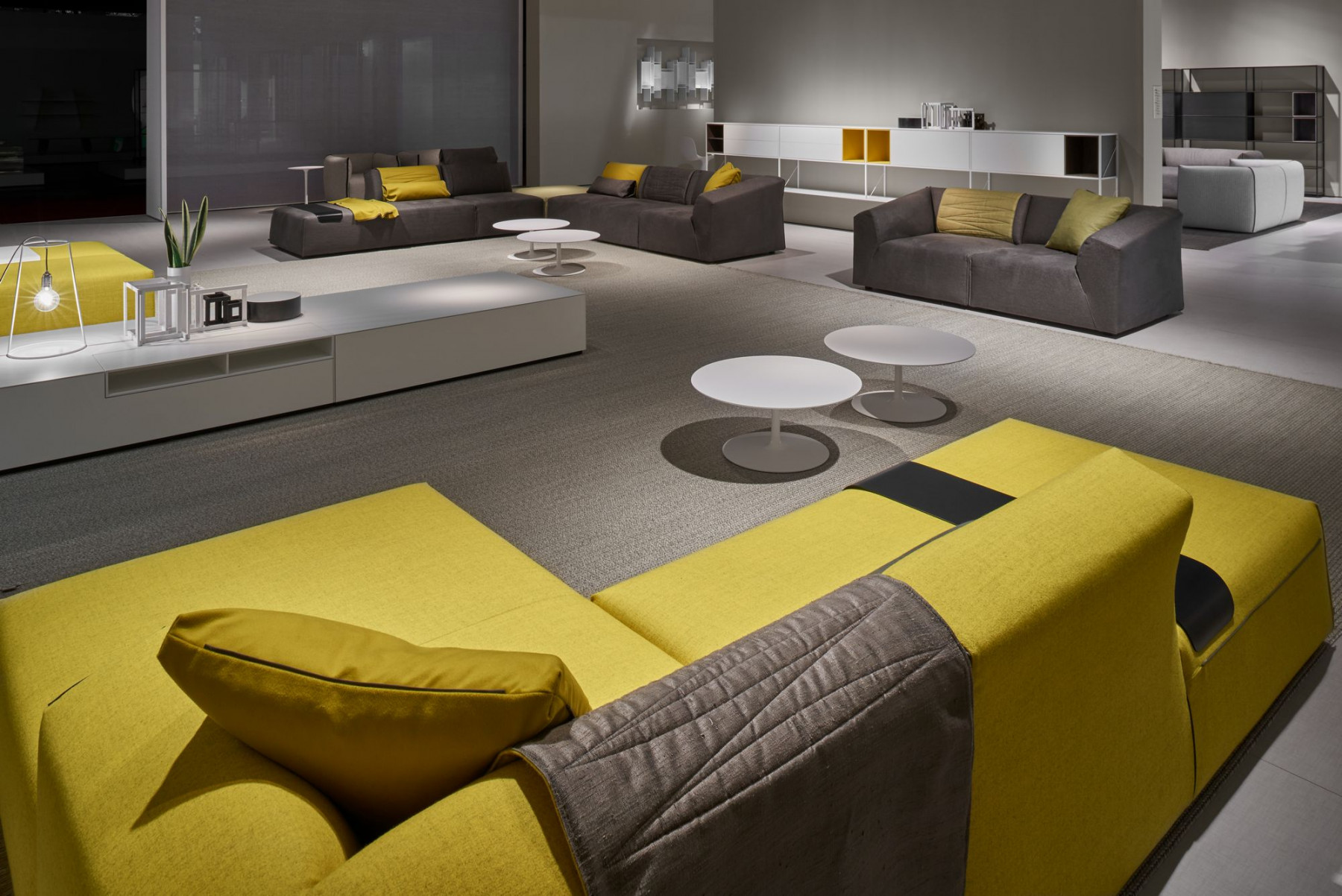 开云（中国） - 桌几|茶几/边几|办公家具|设计师家具|FLOW LOW TABLES 茶几/咖啡桌