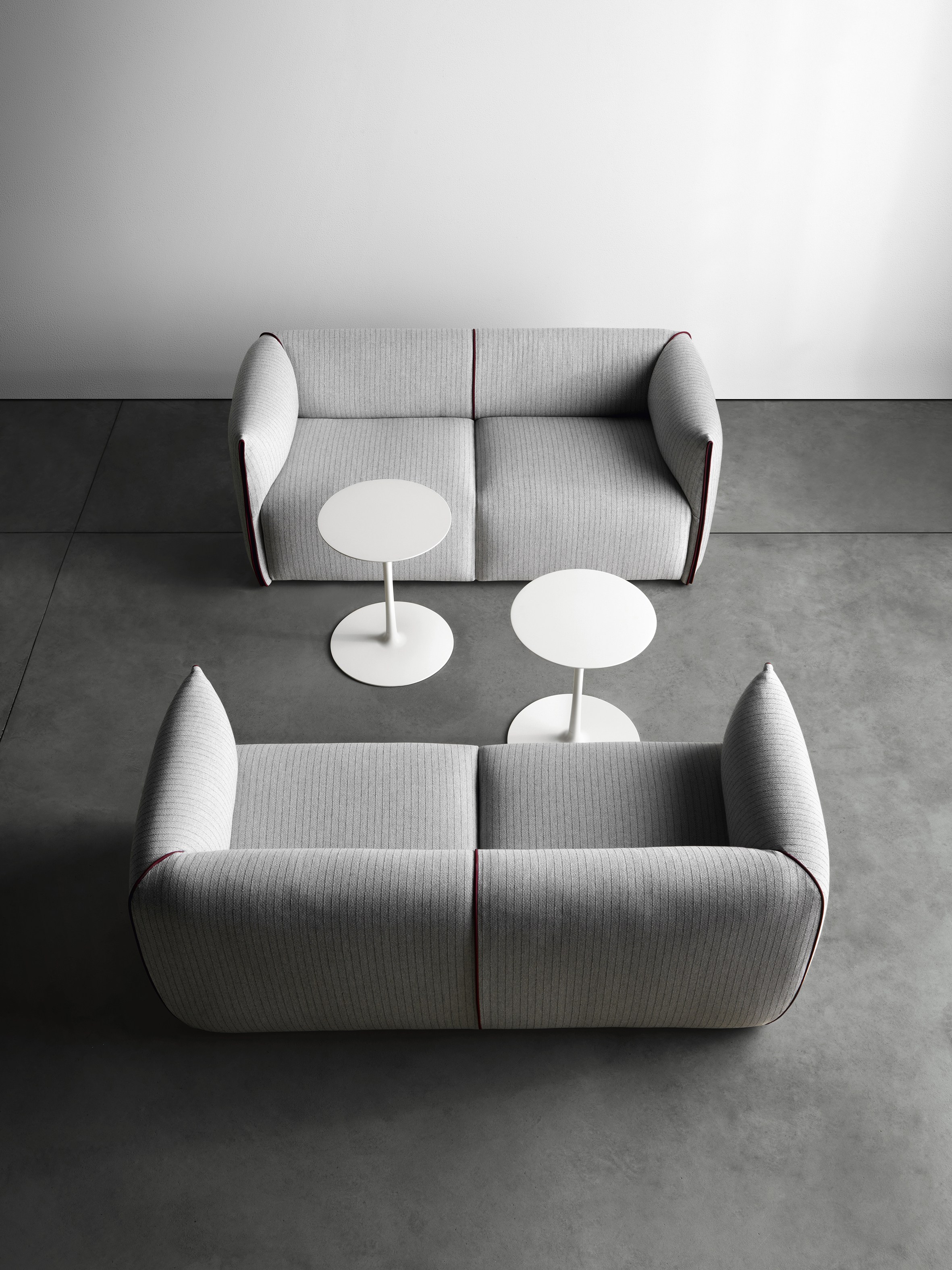 开云（中国） - 桌几|茶几/边几|办公家具|设计师家具|FLOW LOW TABLES 茶几/咖啡桌