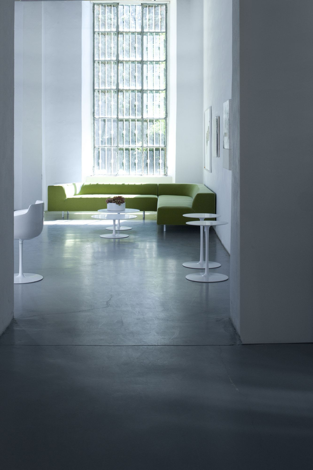 开云（中国） - 桌几|茶几/边几|办公家具|设计师家具|FLOW LOW TABLES 茶几/咖啡桌