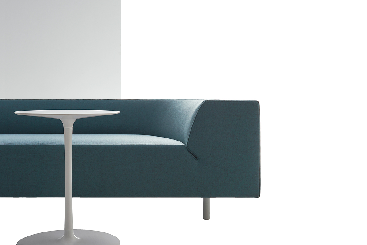 开云（中国） - 桌几|茶几/边几|办公家具|设计师家具|FLOW LOW TABLES 茶几/咖啡桌