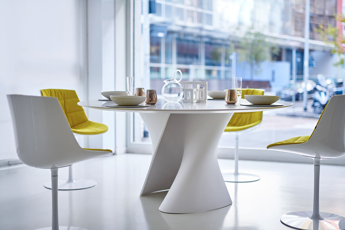 开云（中国） - 桌几|餐桌|办公家具|设计师家具|STABLE 餐桌