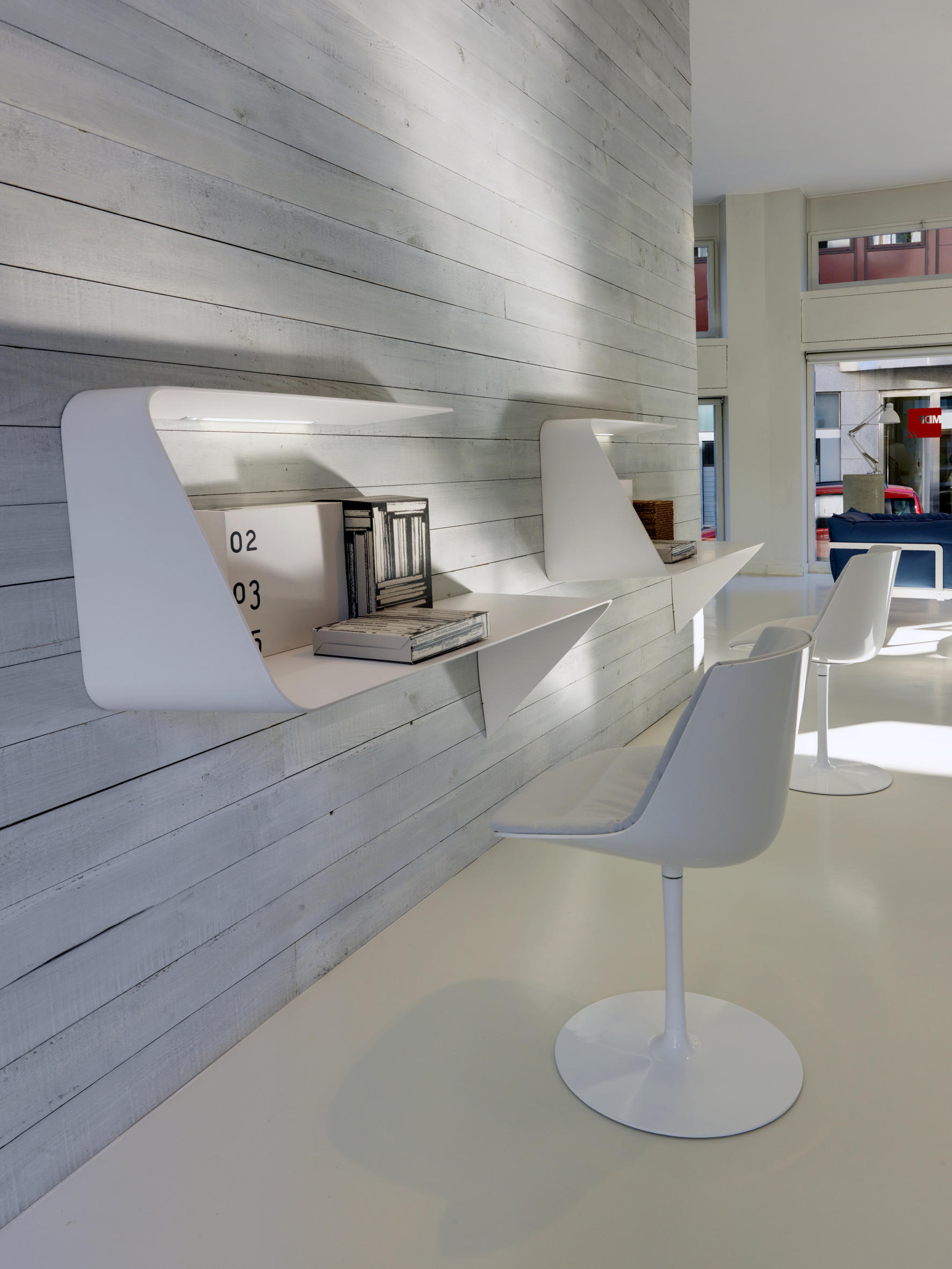 开云（中国） - 附件|装饰画/墙饰|办公家具|设计师家具|MAMBA 悬挂桌