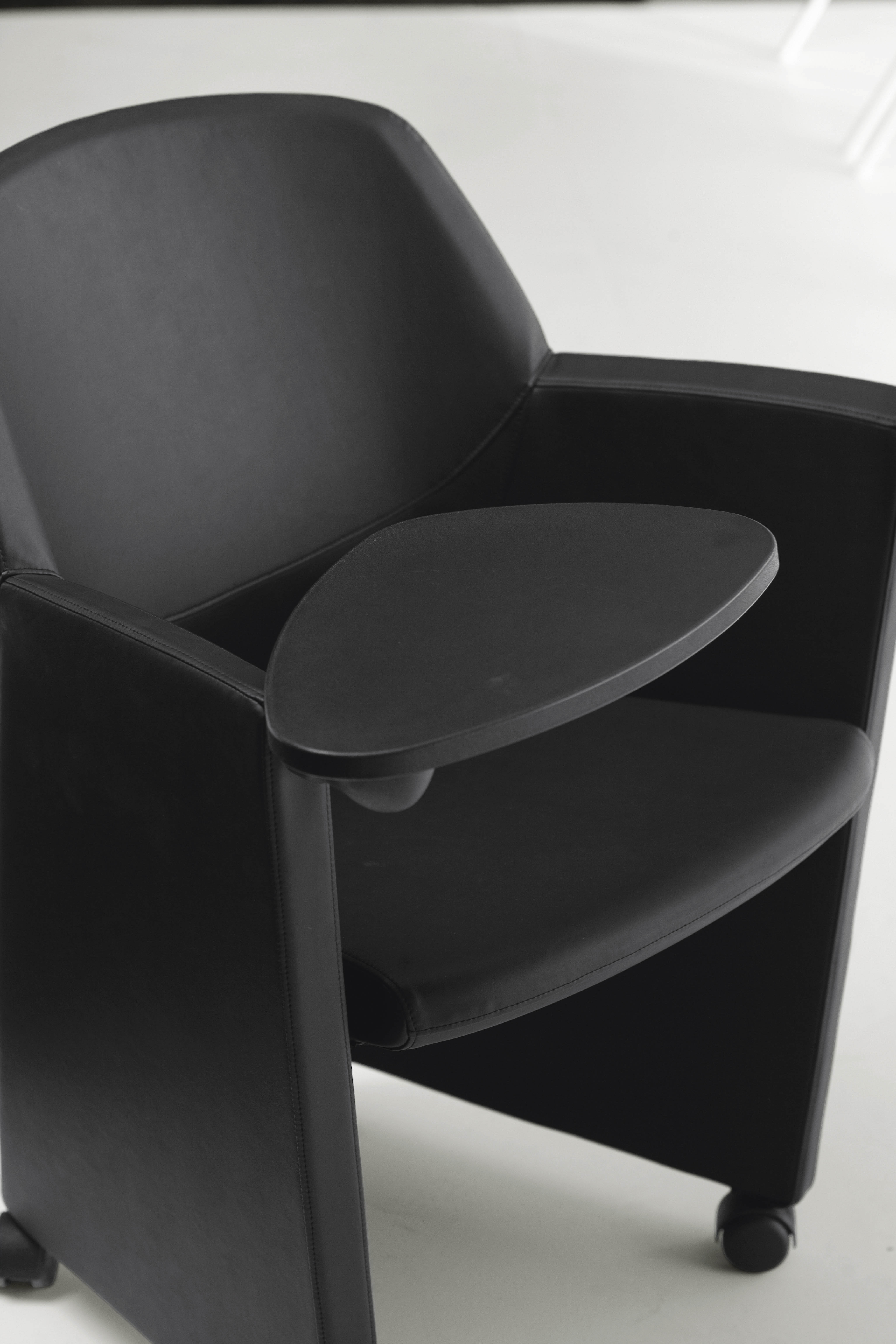 开云（中国） - 坐具|办公椅|办公家具|设计师家具|Peppermint hospitality 洽谈椅