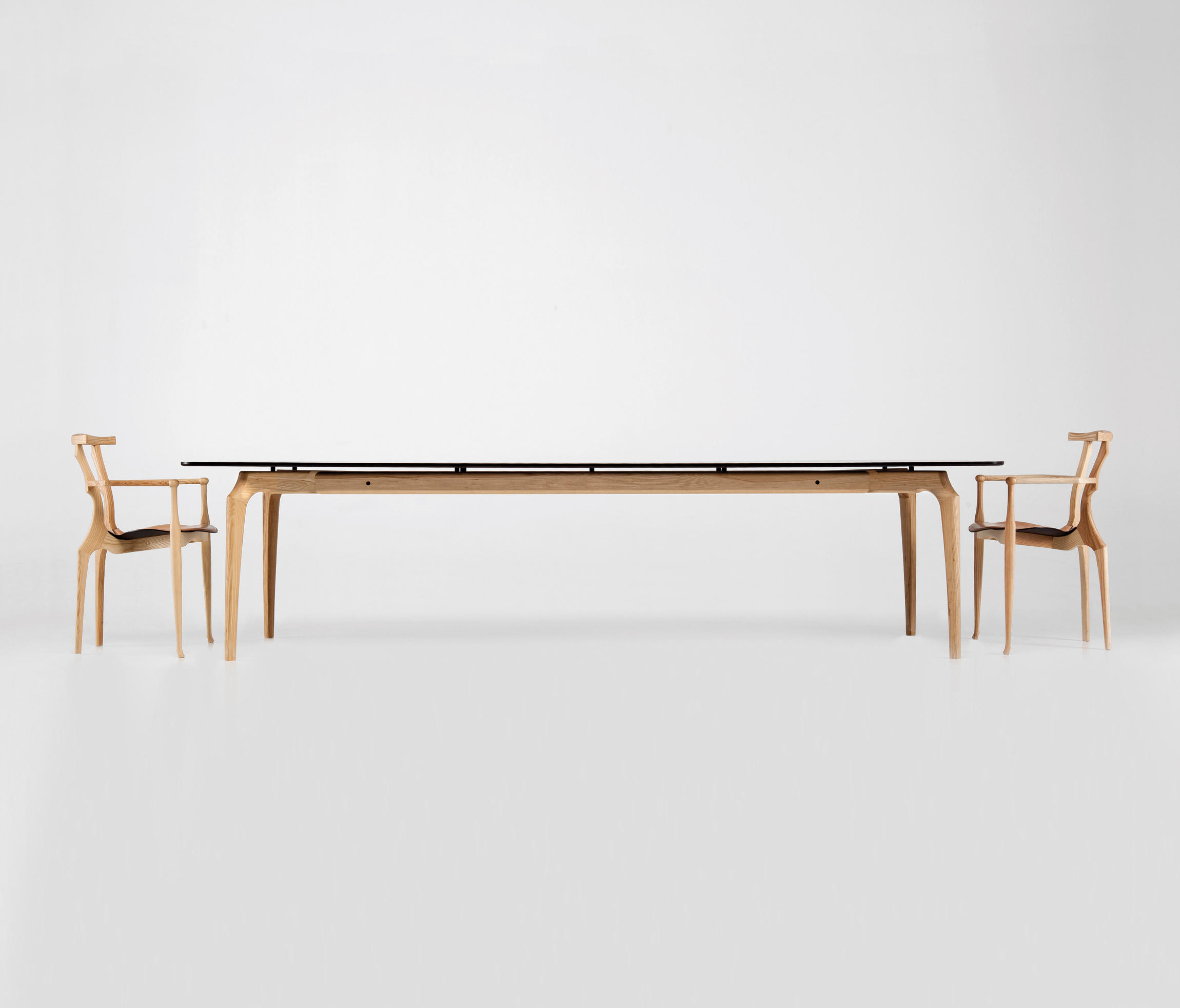 开云（中国） - 桌几|餐桌|办公家具|设计师家具|Gaulino 餐桌