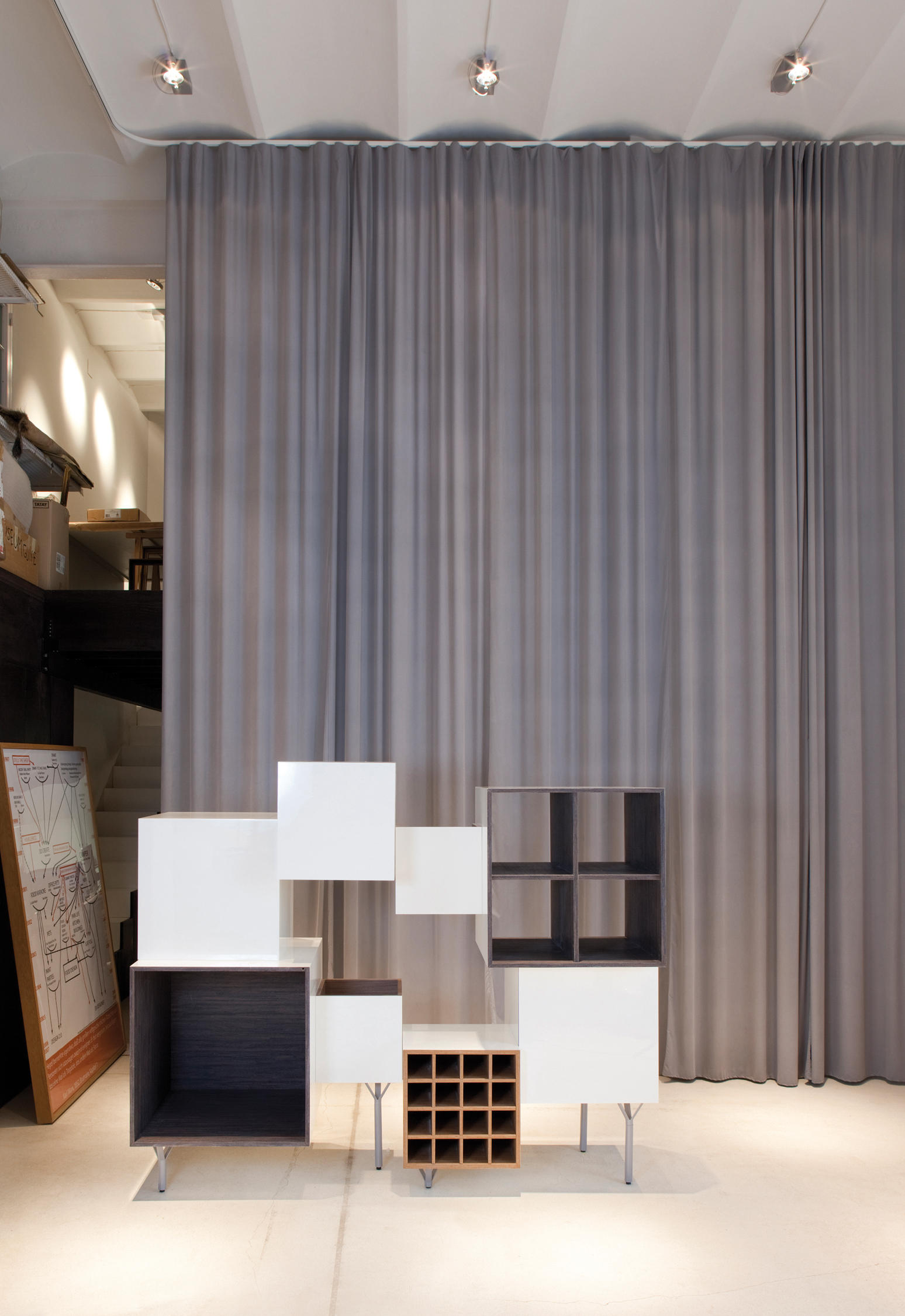 开云（中国） - 储物|装饰架|办公家具|设计师家具|Free Port Cabinet 装饰柜/边柜