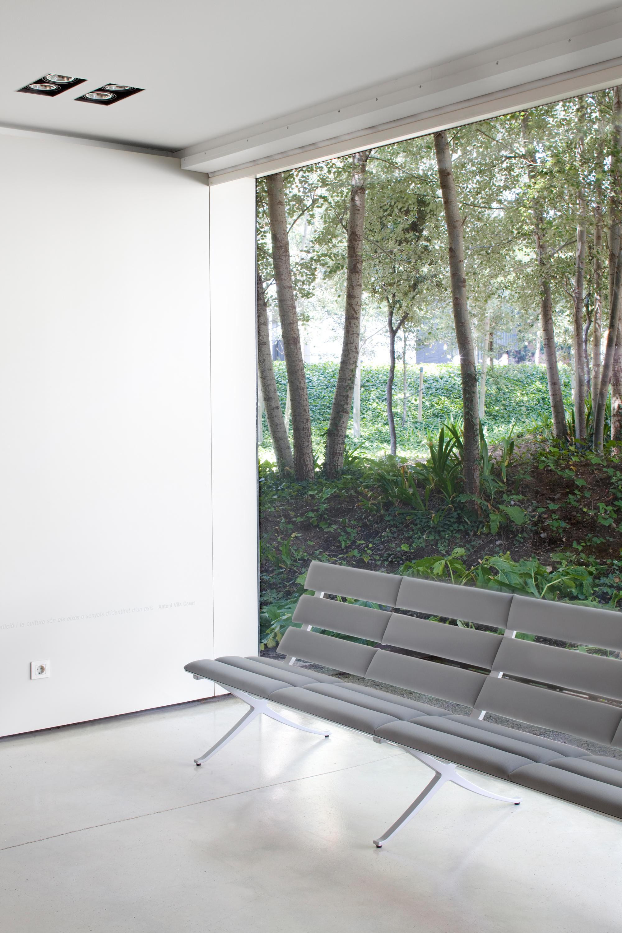 开云（中国） - 坐具|户外椅|办公家具|设计师家具|BENCH  等候椅/排椅