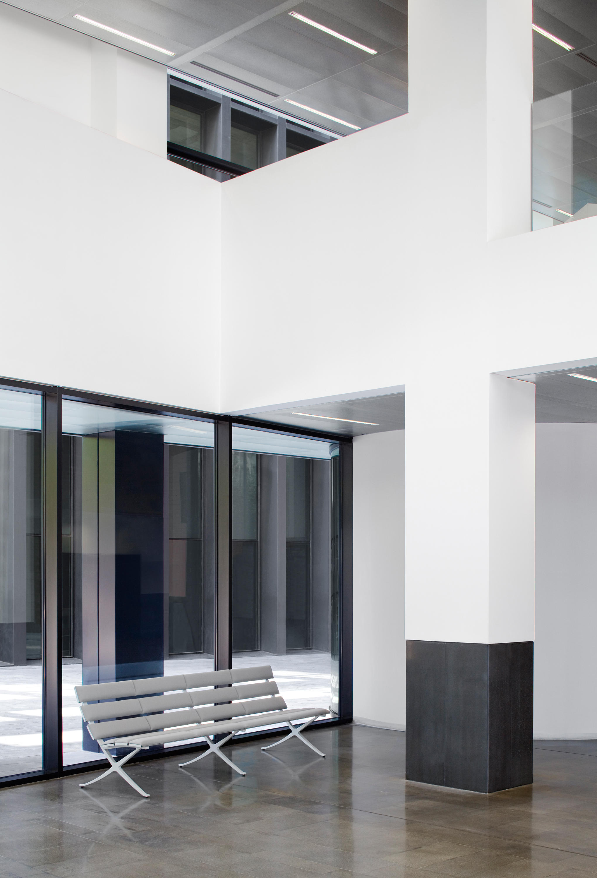 开云（中国） - 坐具|户外椅|办公家具|设计师家具|BENCH  等候椅/排椅