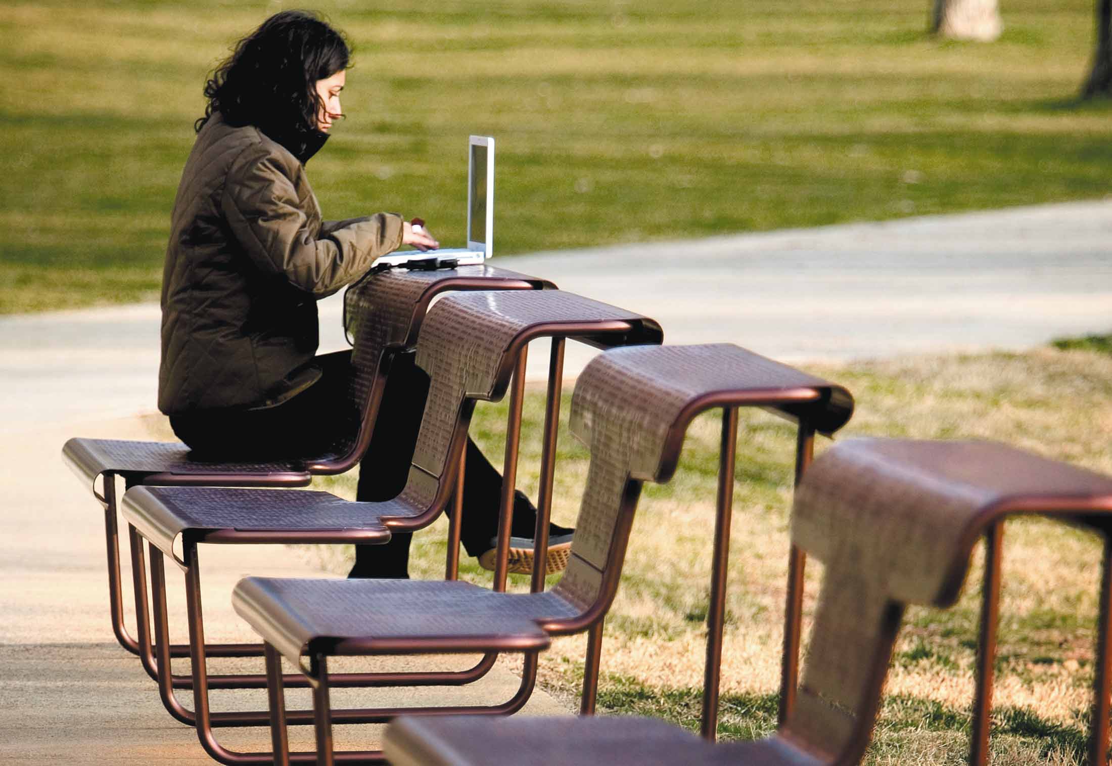 开云（中国） - 坐具|户外椅|办公家具|设计师家具|EL POETA  户外等候椅