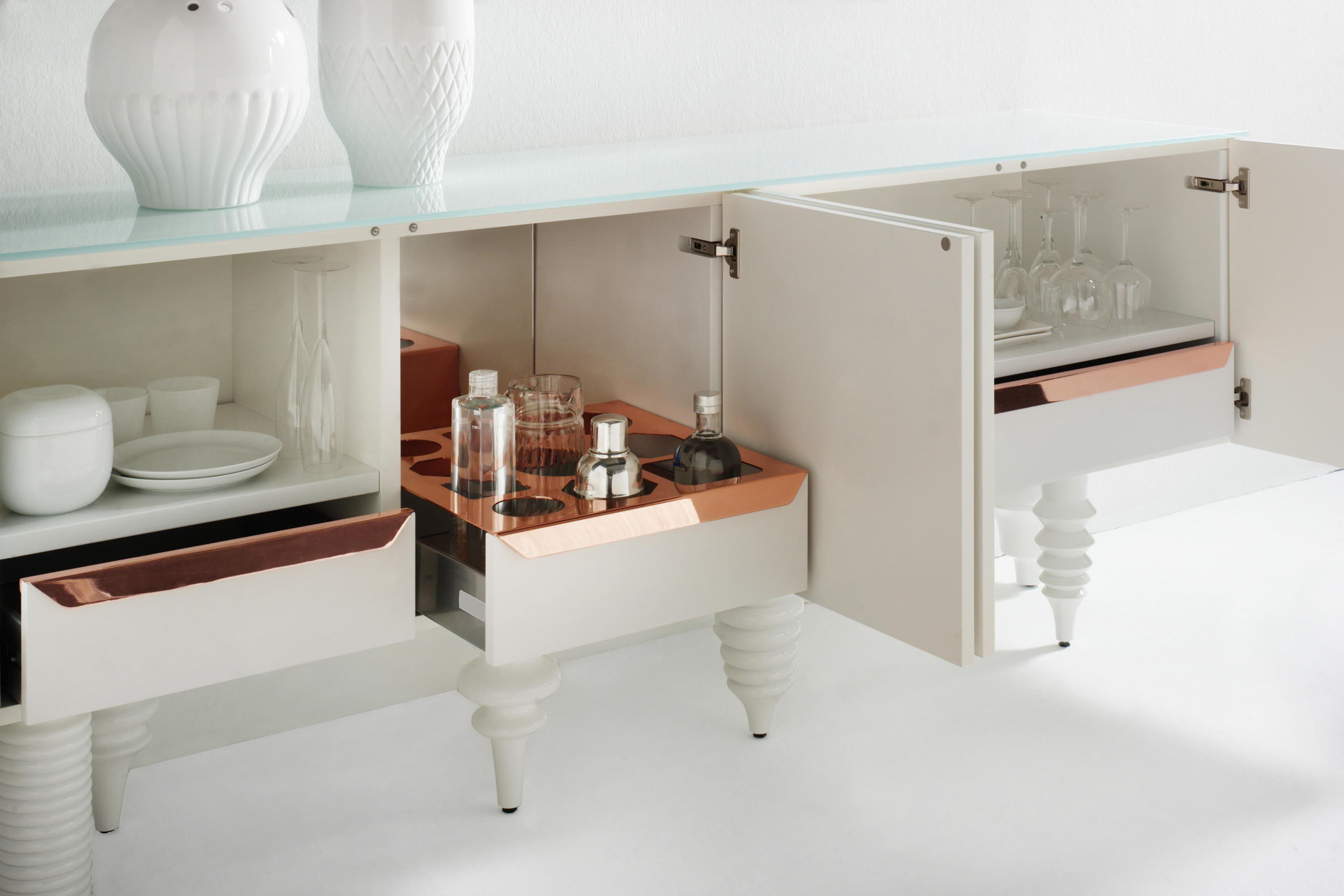 开云（中国） - 储物|装饰架|办公家具|设计师家具|MULTILEG 餐边柜/装饰柜