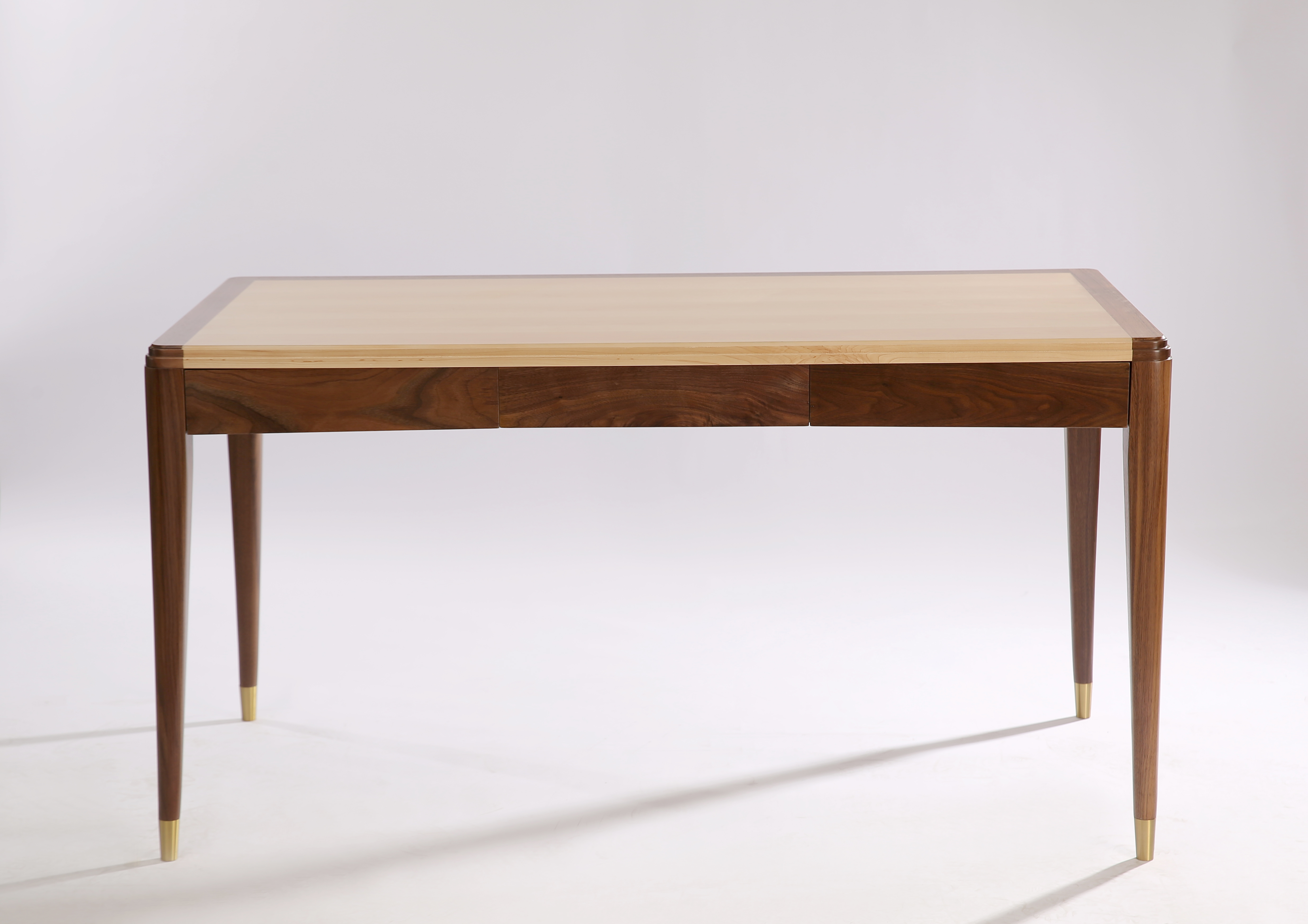 开云（中国） - 桌几|办公桌|办公家具|设计师家具|海派时尚-写字台