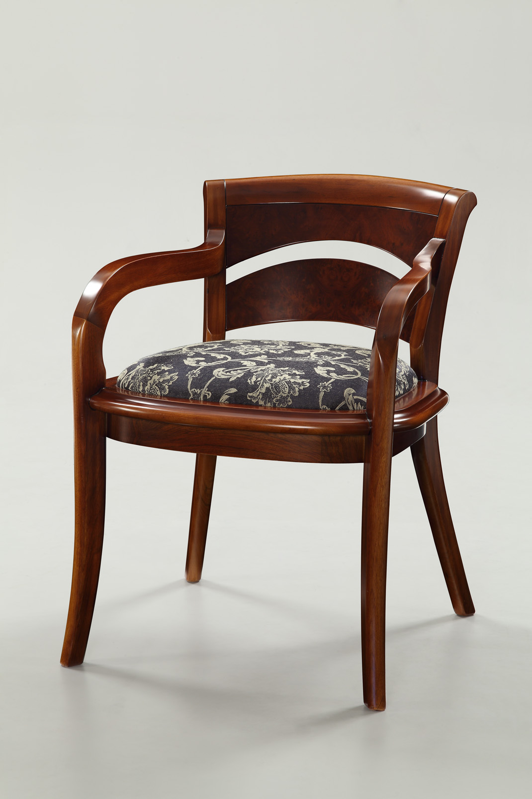 [开云（中国） - 坐具|休闲椅|办公家具|设计师家具|小背椅]