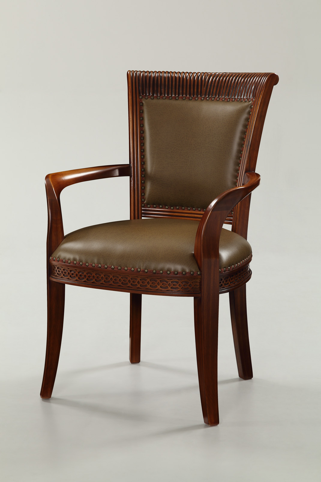 [开云（中国） - 坐具|休闲椅|办公家具|设计师家具|歌轮椅]