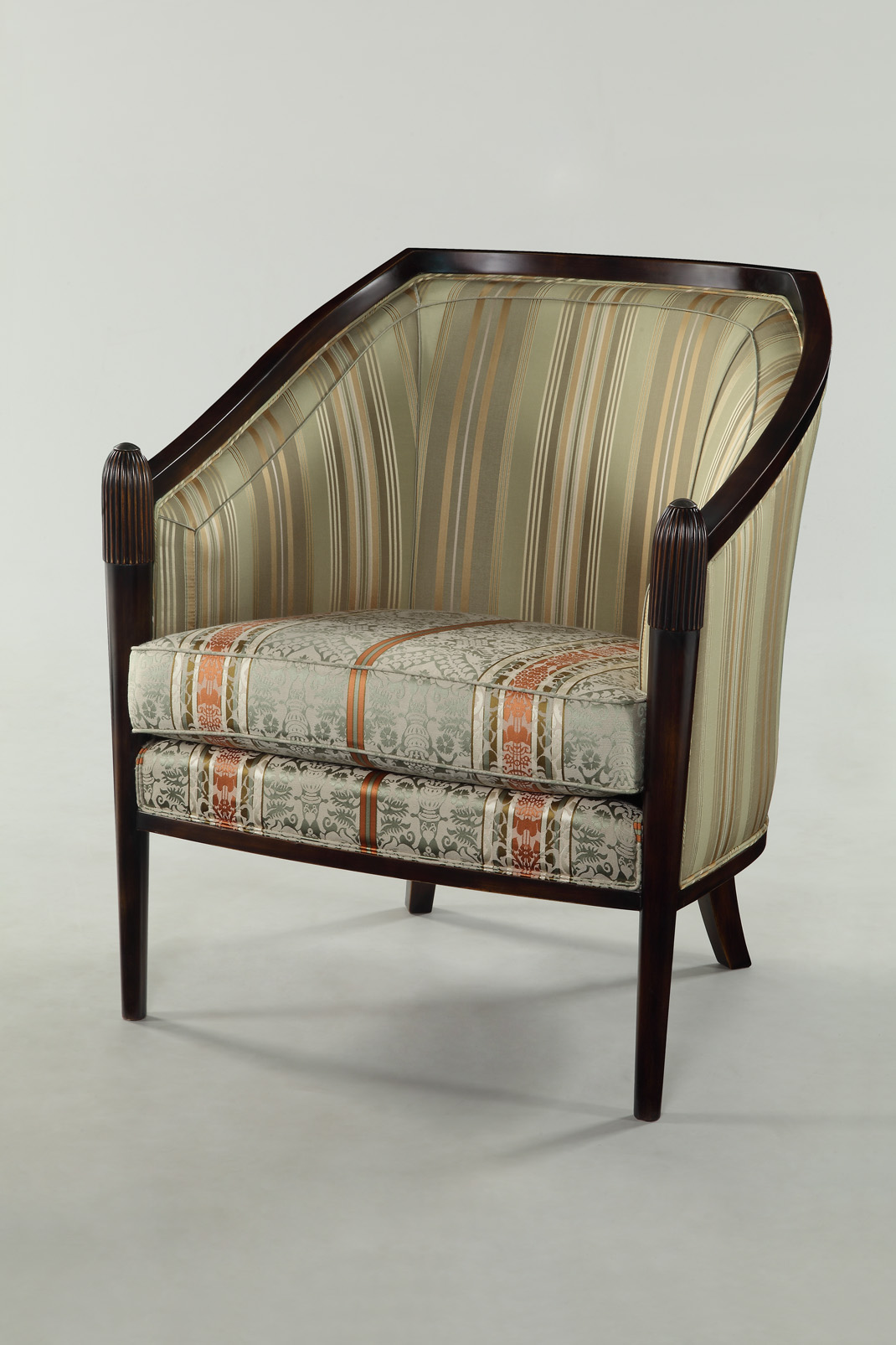 [开云（中国） - 坐具|休闲椅|办公家具|设计师家具|休闲椅]