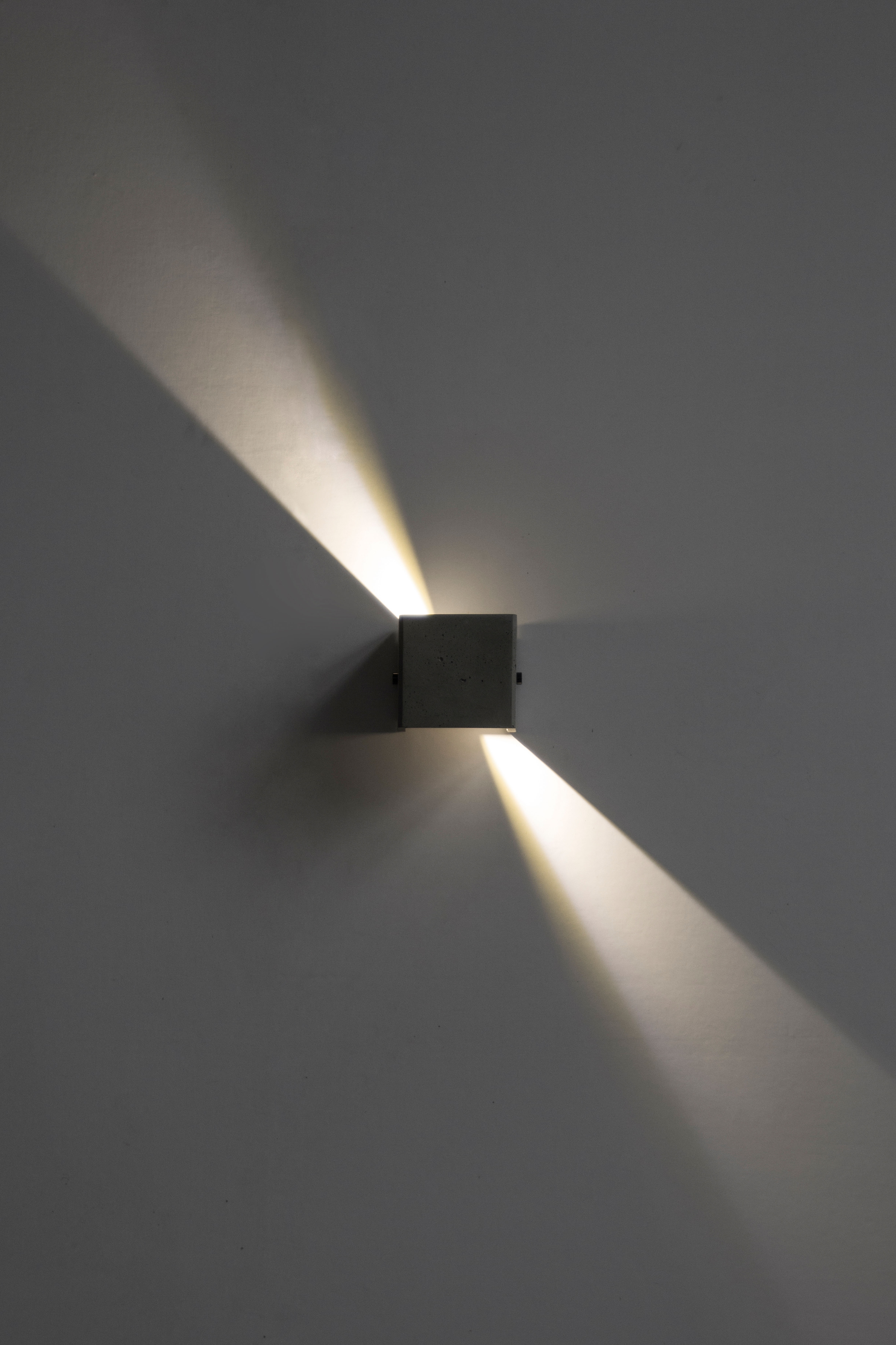 开云（中国） - 灯饰|壁灯|办公家具|设计师家具|壁灯-V