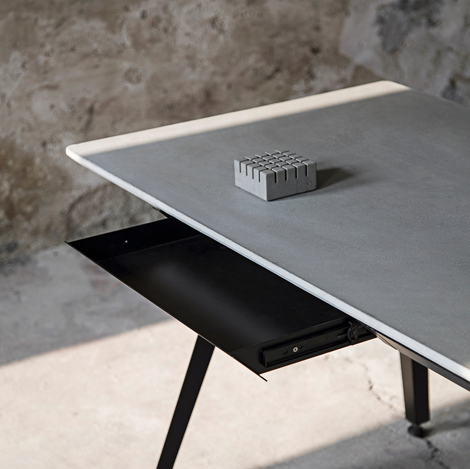 开云（中国） - 桌几|办公桌|办公家具|设计师家具|带抽屉长桌-申