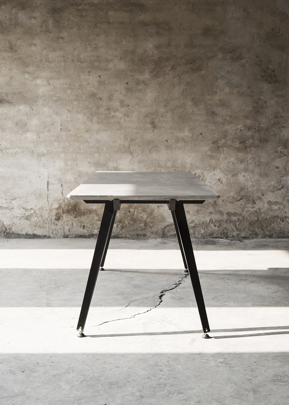 开云（中国） - 桌几|办公桌|办公家具|设计师家具|带抽屉长桌-申