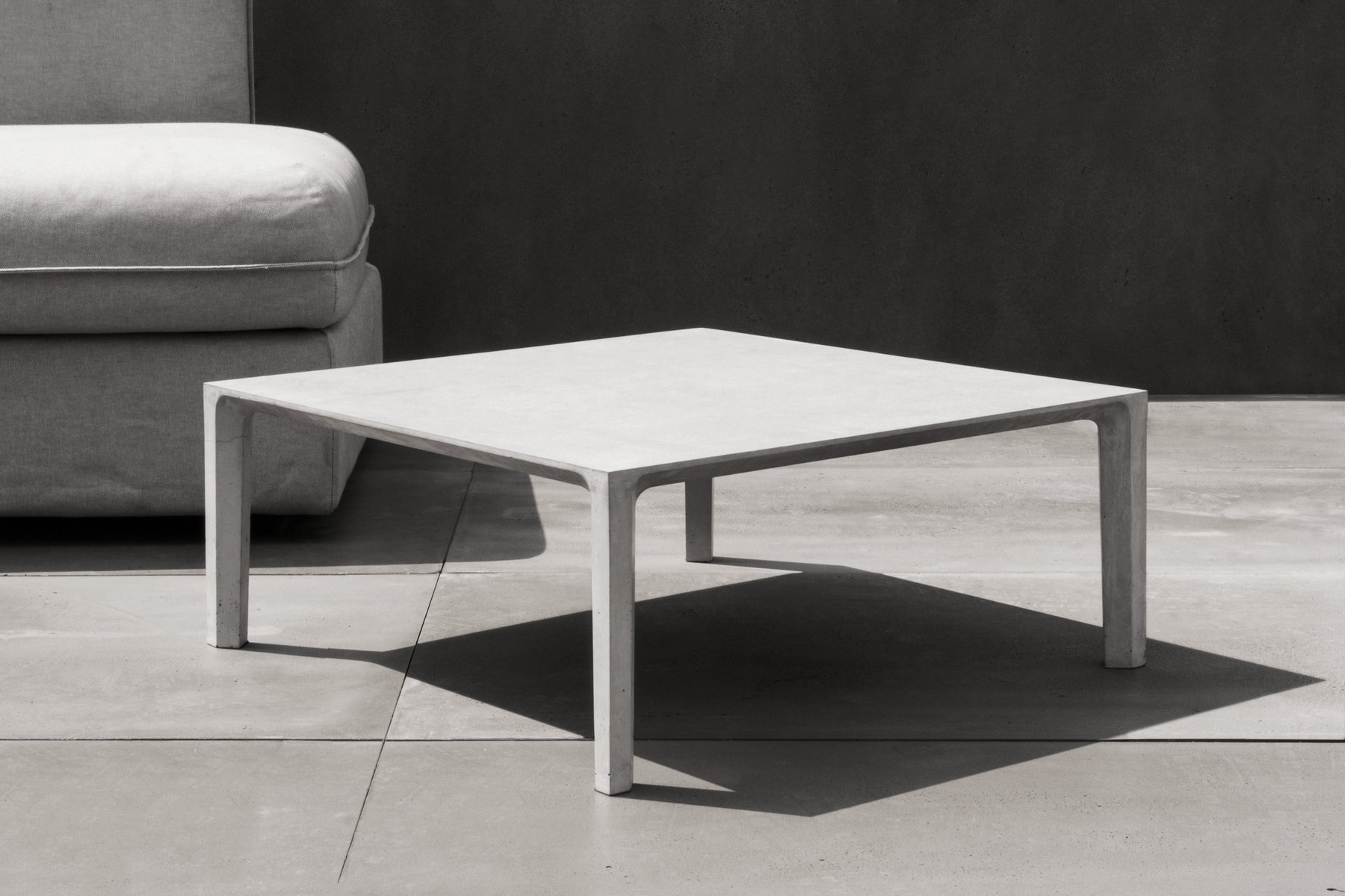 开云（中国） - 桌几|茶几/边几|办公家具|设计师家具|茶几-门