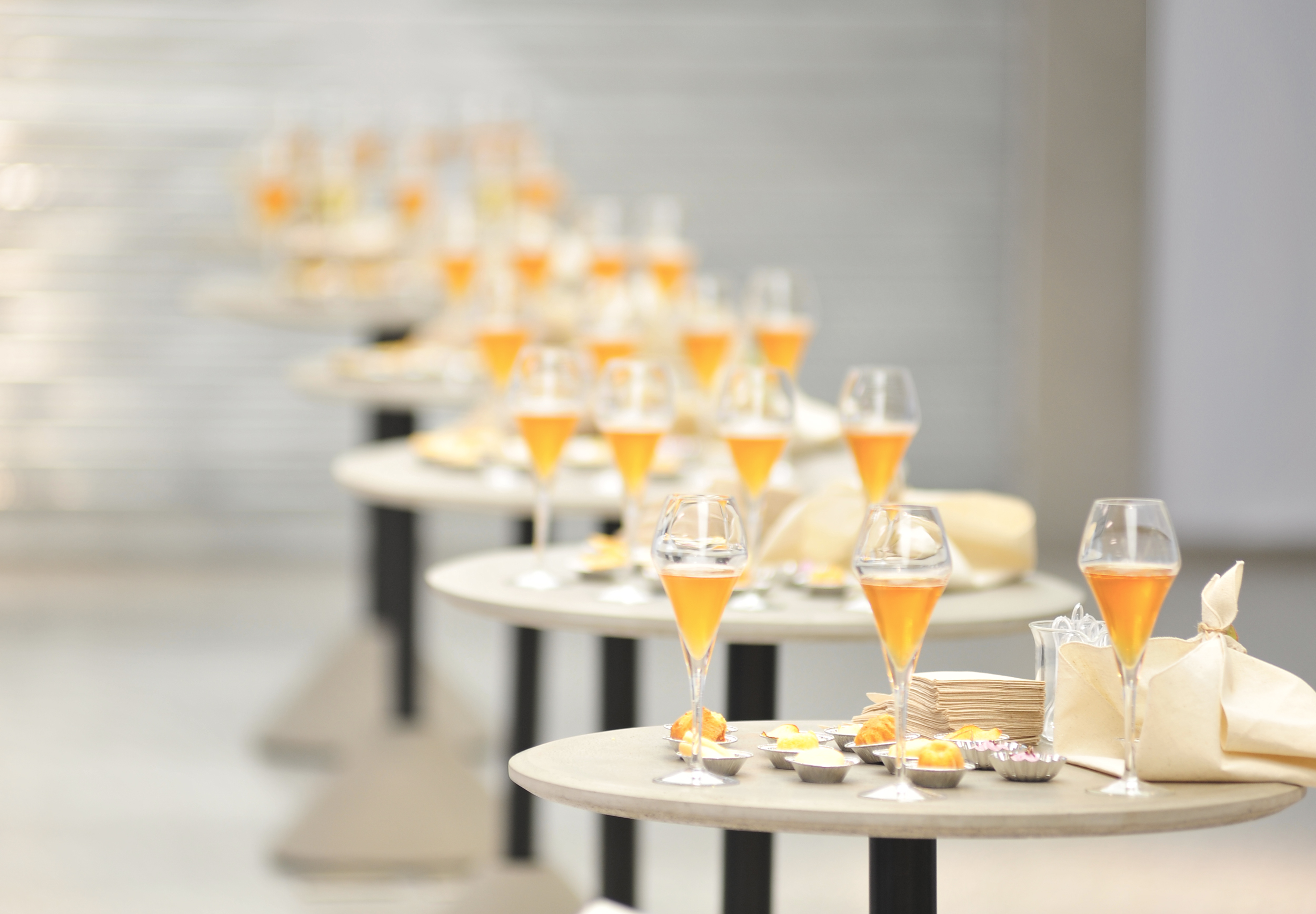 开云（中国） - 桌几|吧台|办公家具|设计师家具|吧台桌-丁