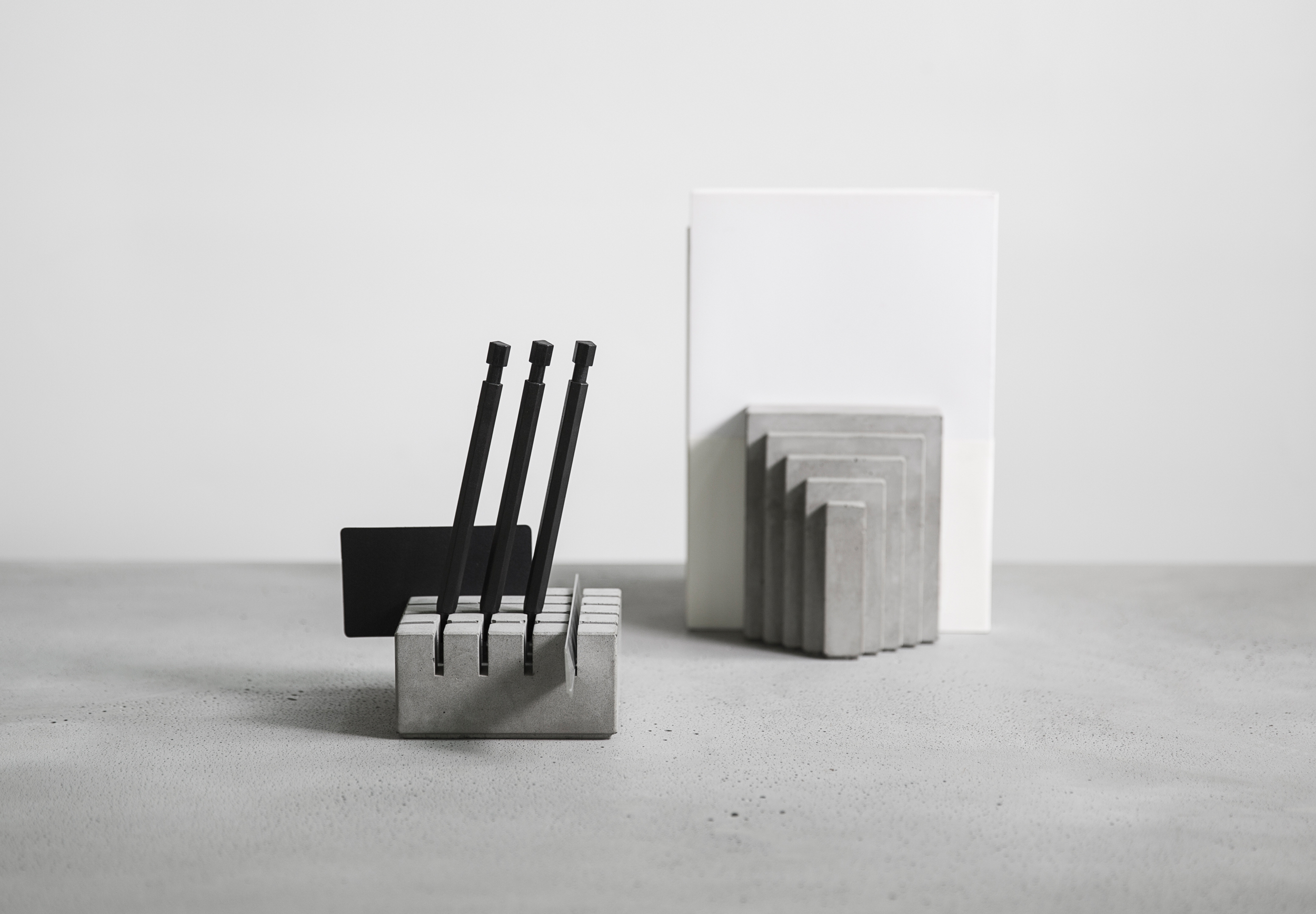 开云（中国） - 附件|饰品|办公家具|设计师家具|名片夹 / 笔插-井