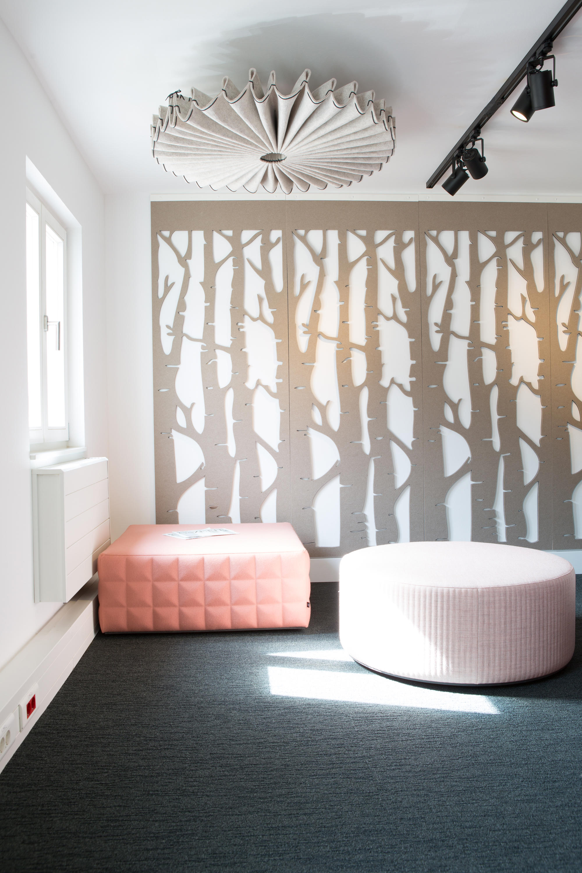 开云（中国） - 附件|装饰画/墙饰|办公家具|设计师家具|挂毡房隔板