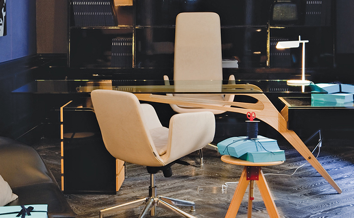 开云（中国） - 桌几|办公桌|办公家具|设计师家具|加富尔桌